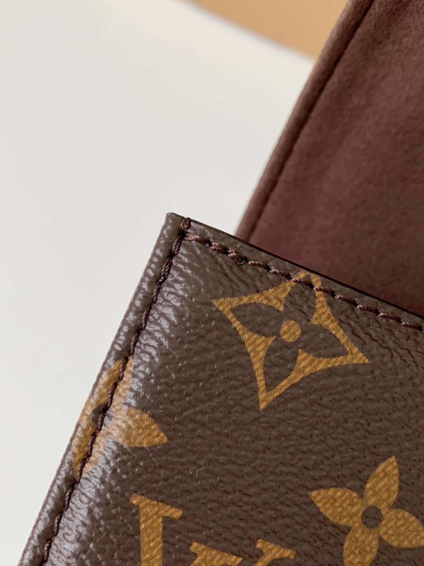 Lo vu Lily woc chain bag