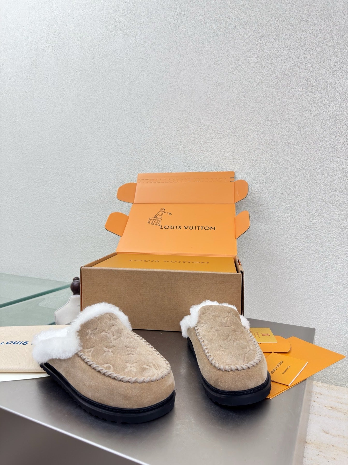 LV Lamb Wool Slippper Beige Suede 566888