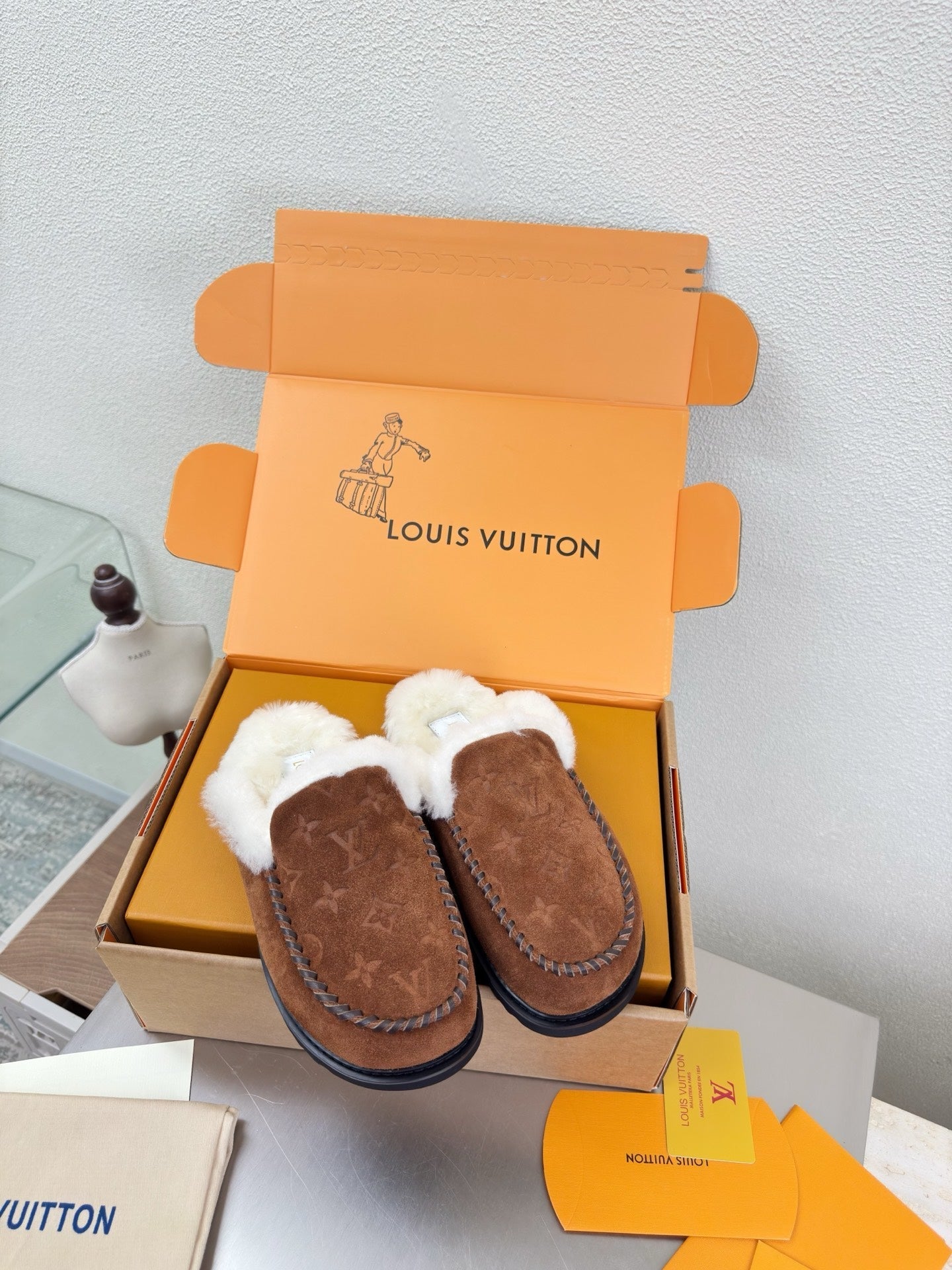 LV Lamb Wool Slippper Dark Brown Suede 566890