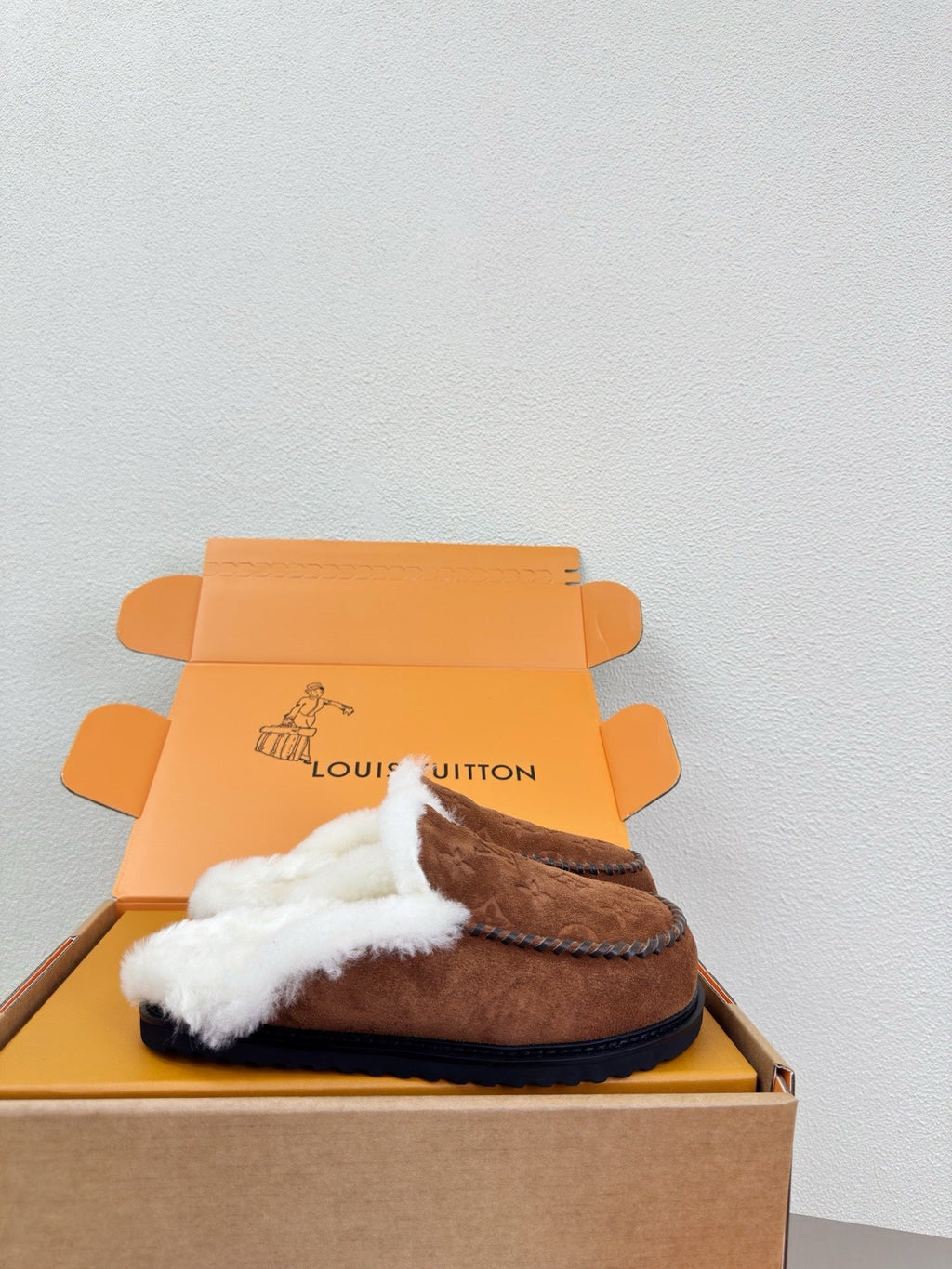 LV Lamb Wool Slippper Dark Brown Suede 566890