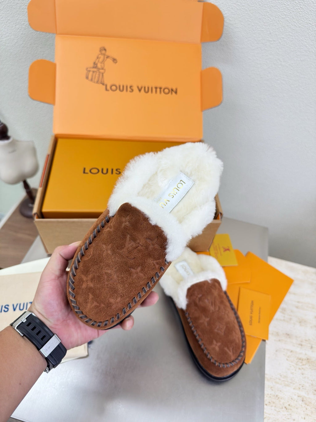 LV Lamb Wool Slippper Dark Brown Suede 566890