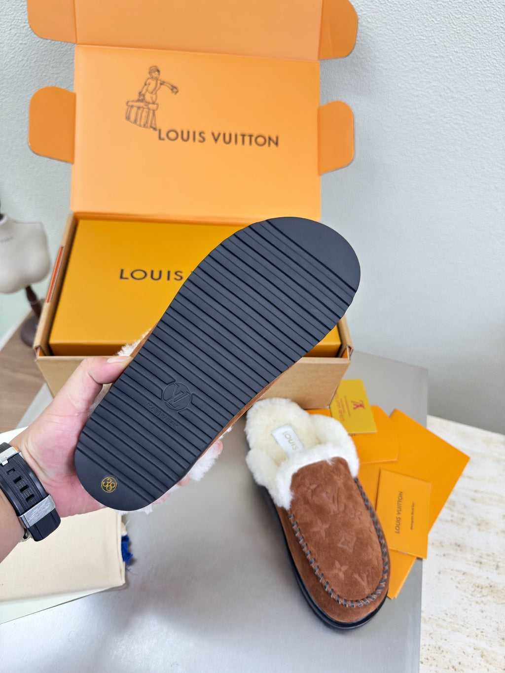 LV Lamb Wool Slippper Dark Brown Suede 566890