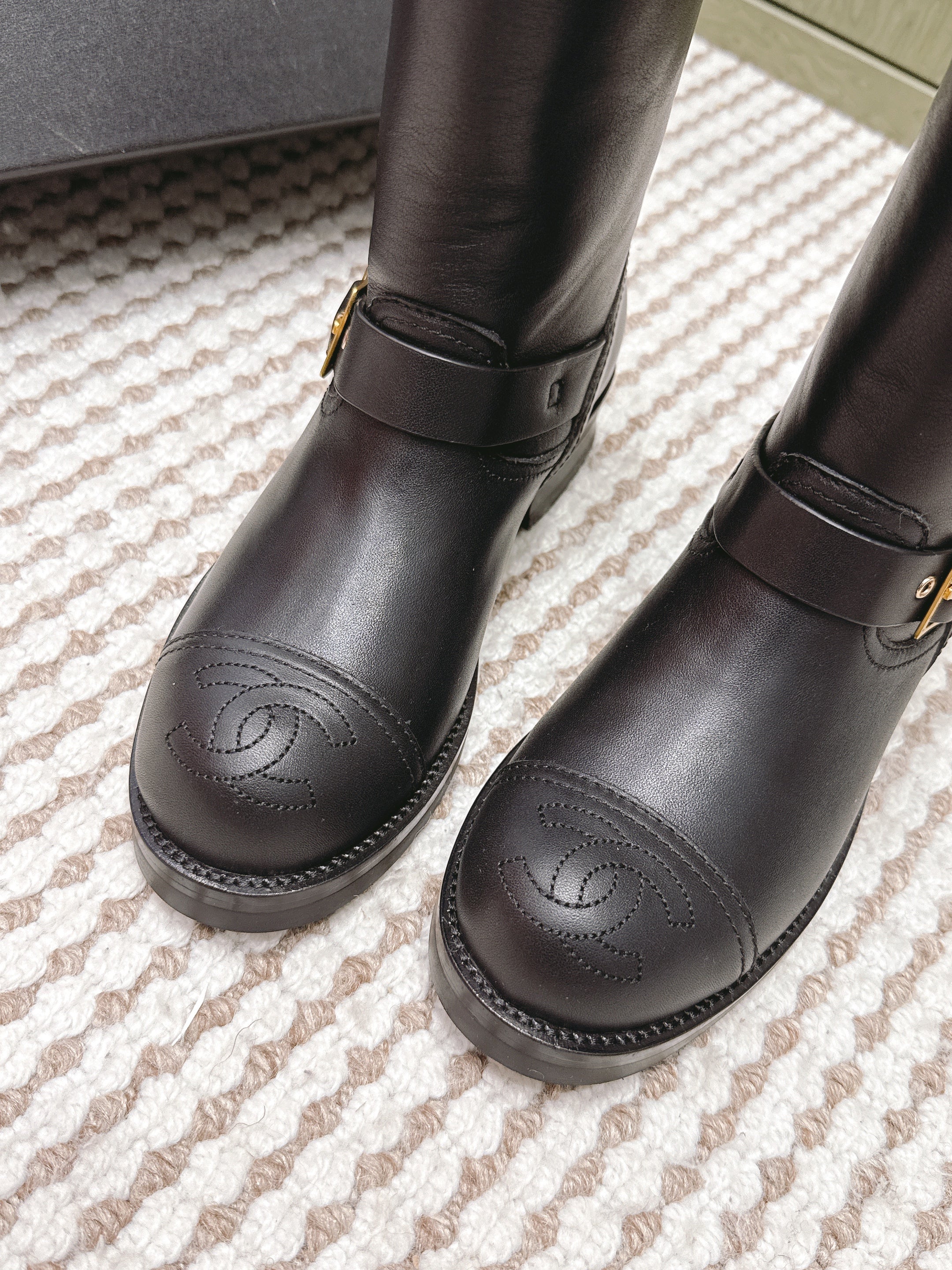 Chanel Vintage Chelsea Boots Black Calfskin 567774