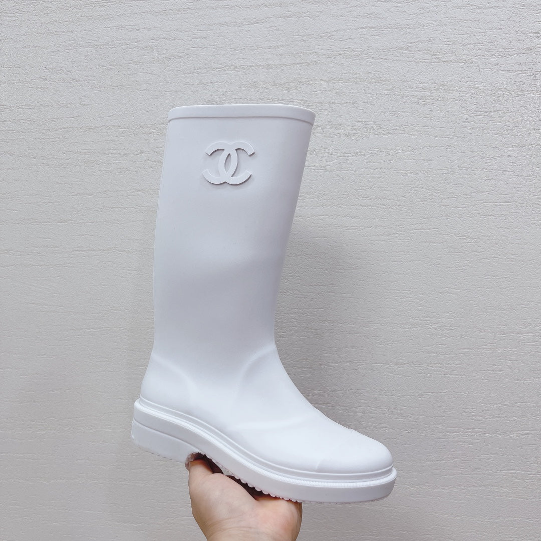 Chanel 26 Vintage Rain Boots White Sheepskin 476068