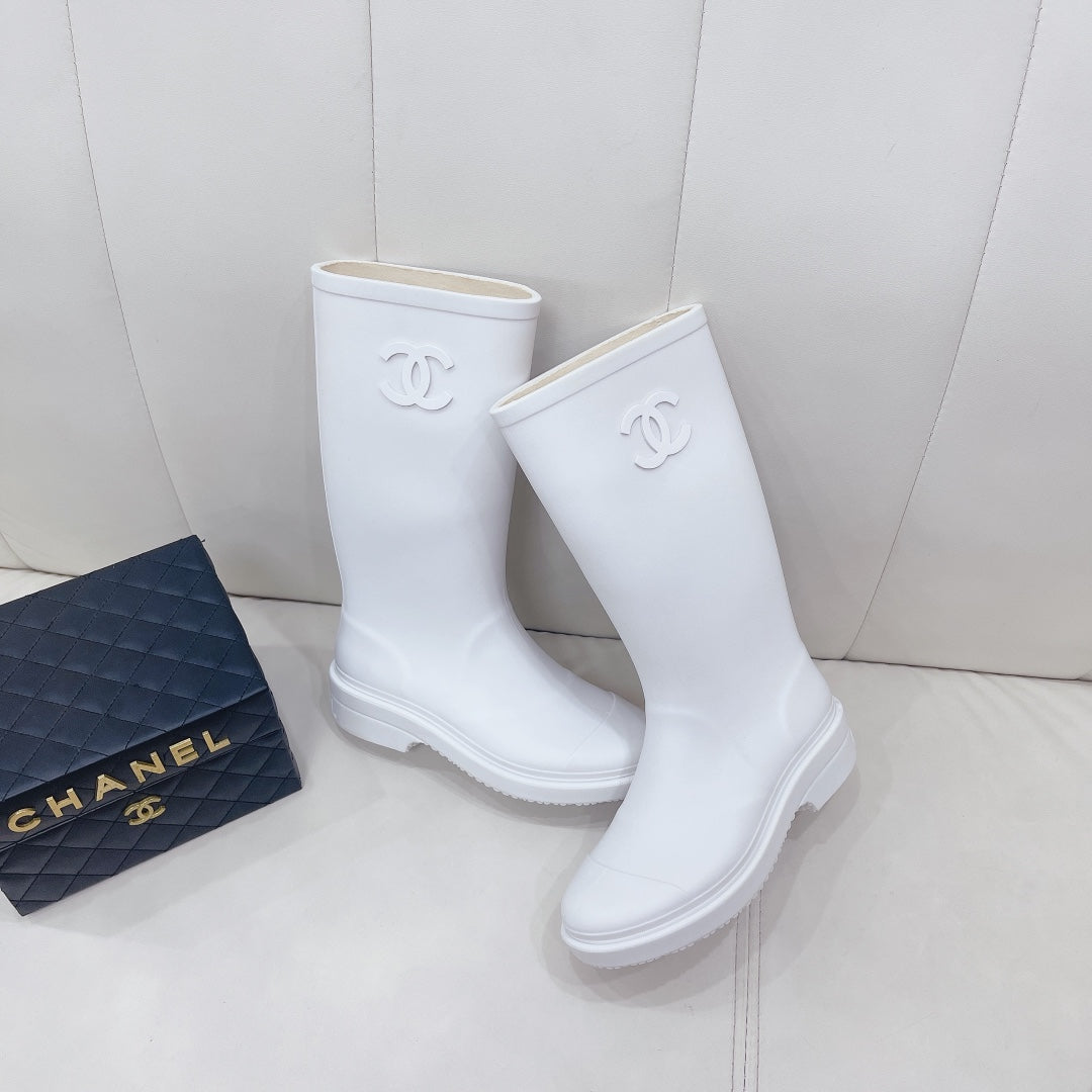 Chanel 26 Vintage Rain Boots White Sheepskin 476068