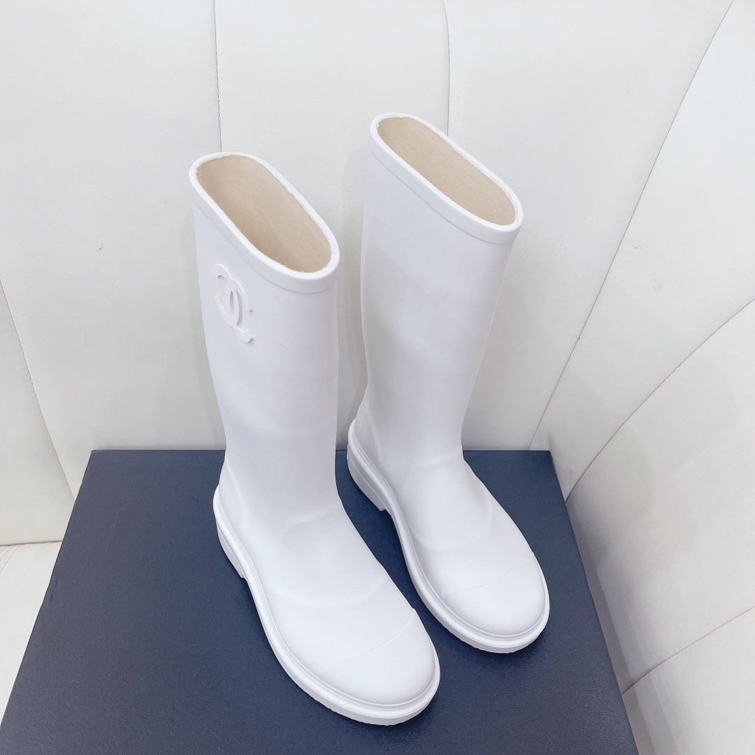Chanel 26 Vintage Rain Boots White Sheepskin 476068