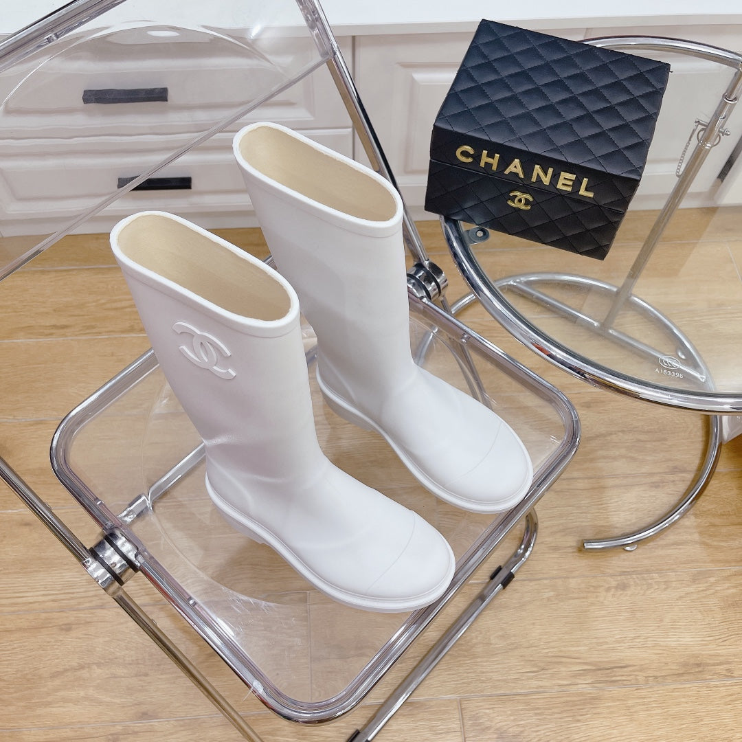 Chanel 26 Vintage Rain Boots White Sheepskin 476068