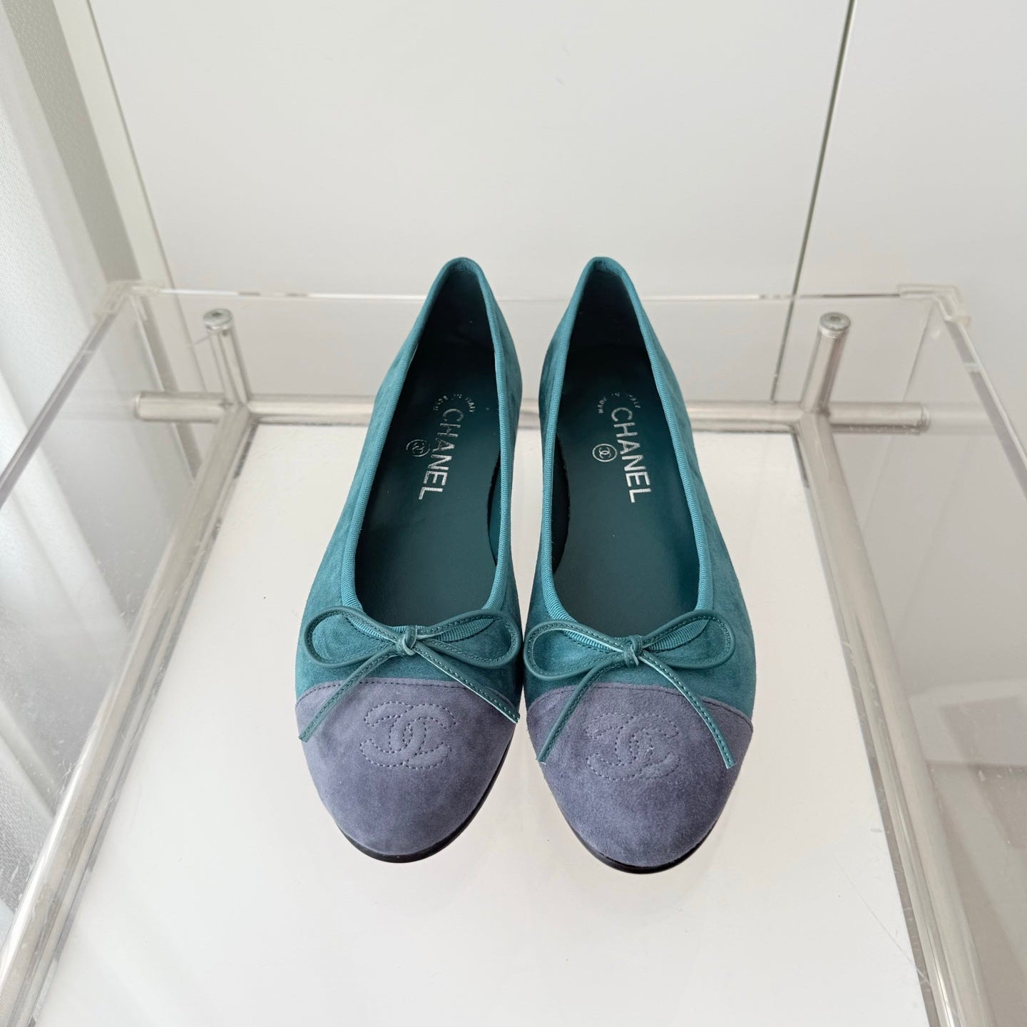 Chanel 25 Ballet Flat Green Mix Gray Suede 566822