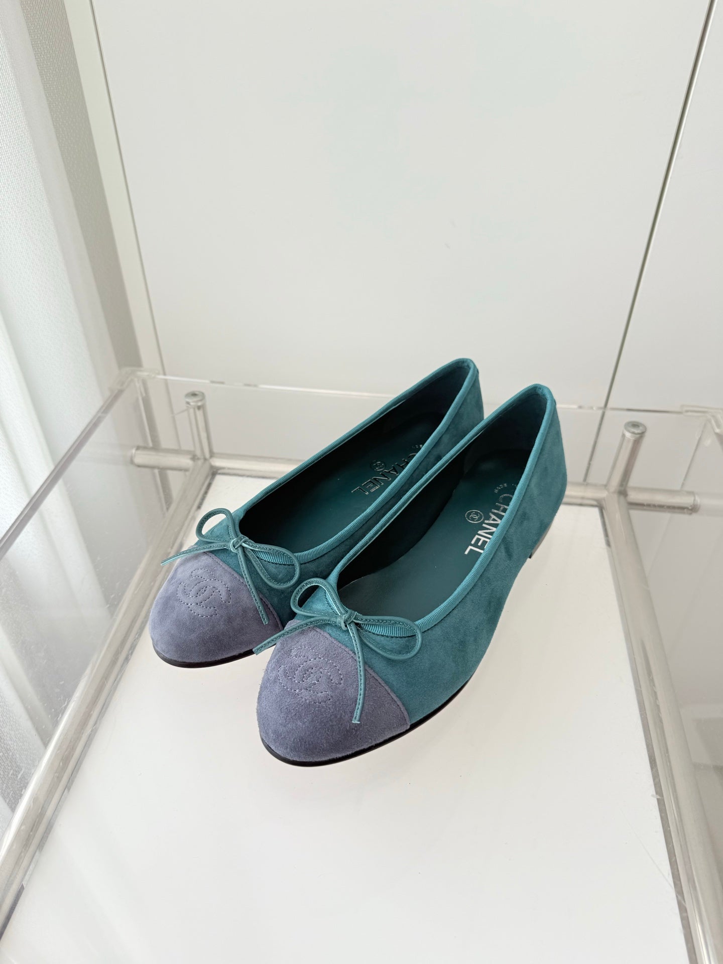Chanel 25 Ballet Flat Green Mix Gray Suede 566822