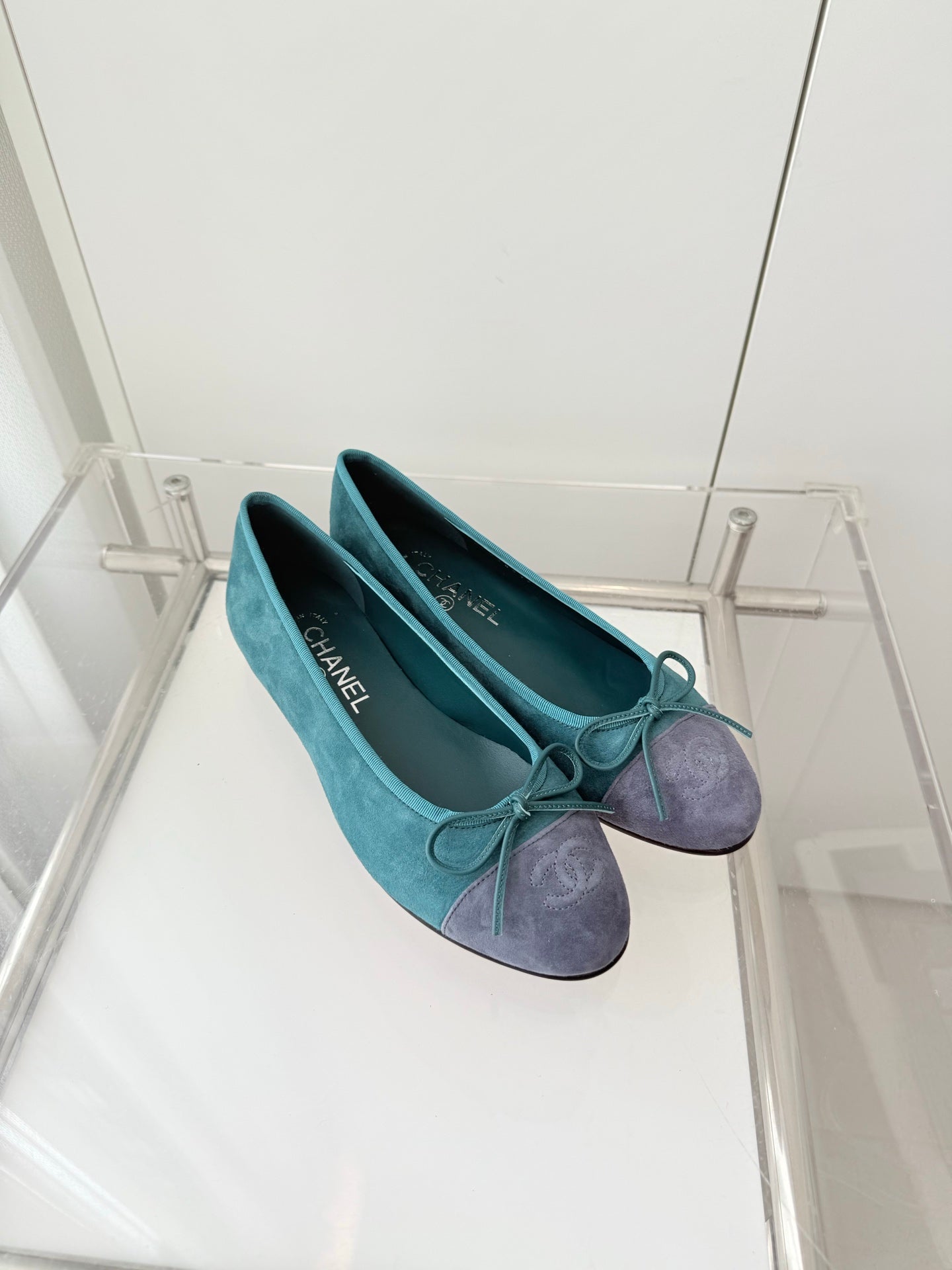 Chanel 25 Ballet Flat Green Mix Gray Suede 566822