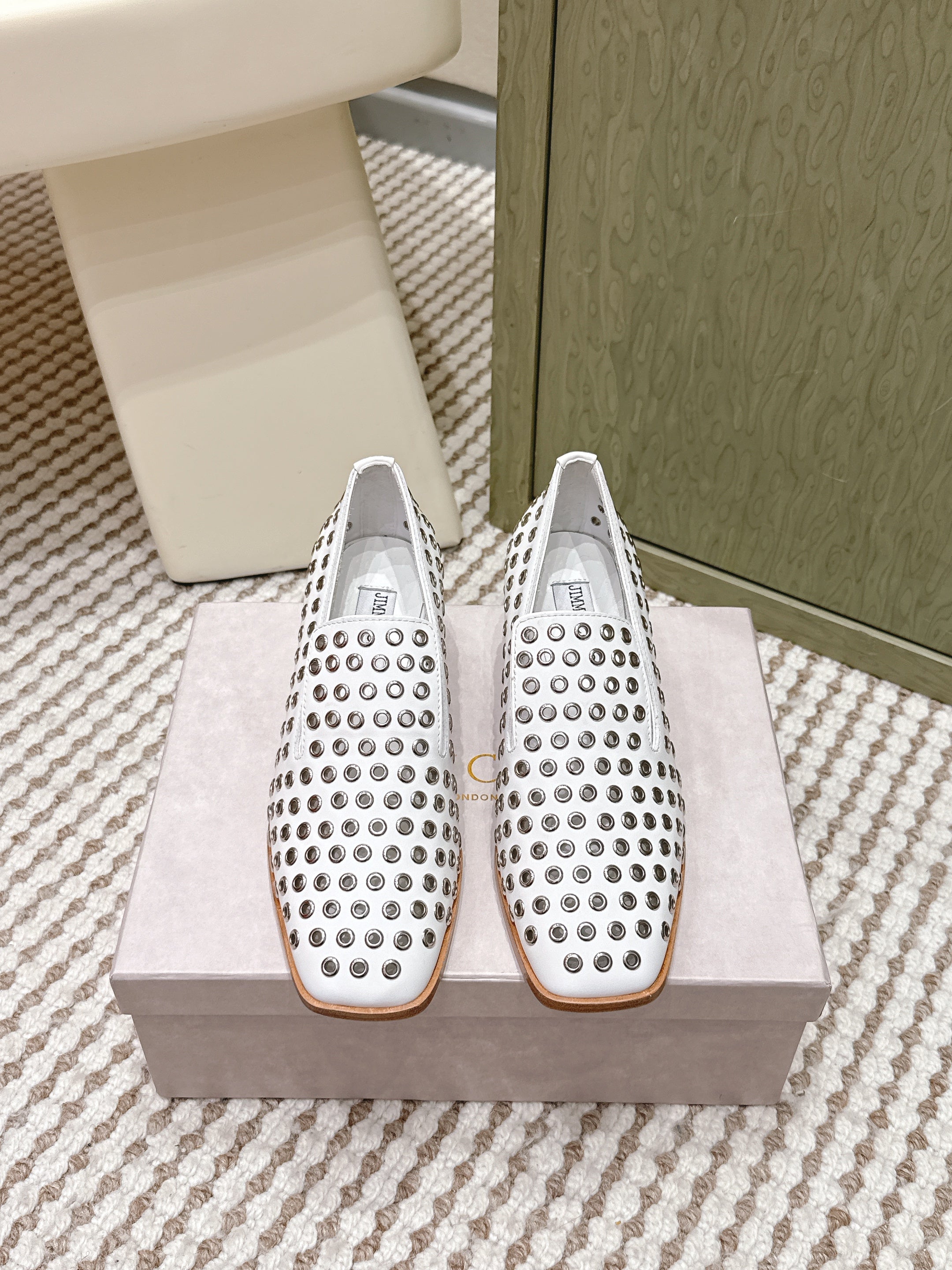 Jimmy Choo Eliot Slippers 45mm Metallic Eyelets White Calfskin 568495