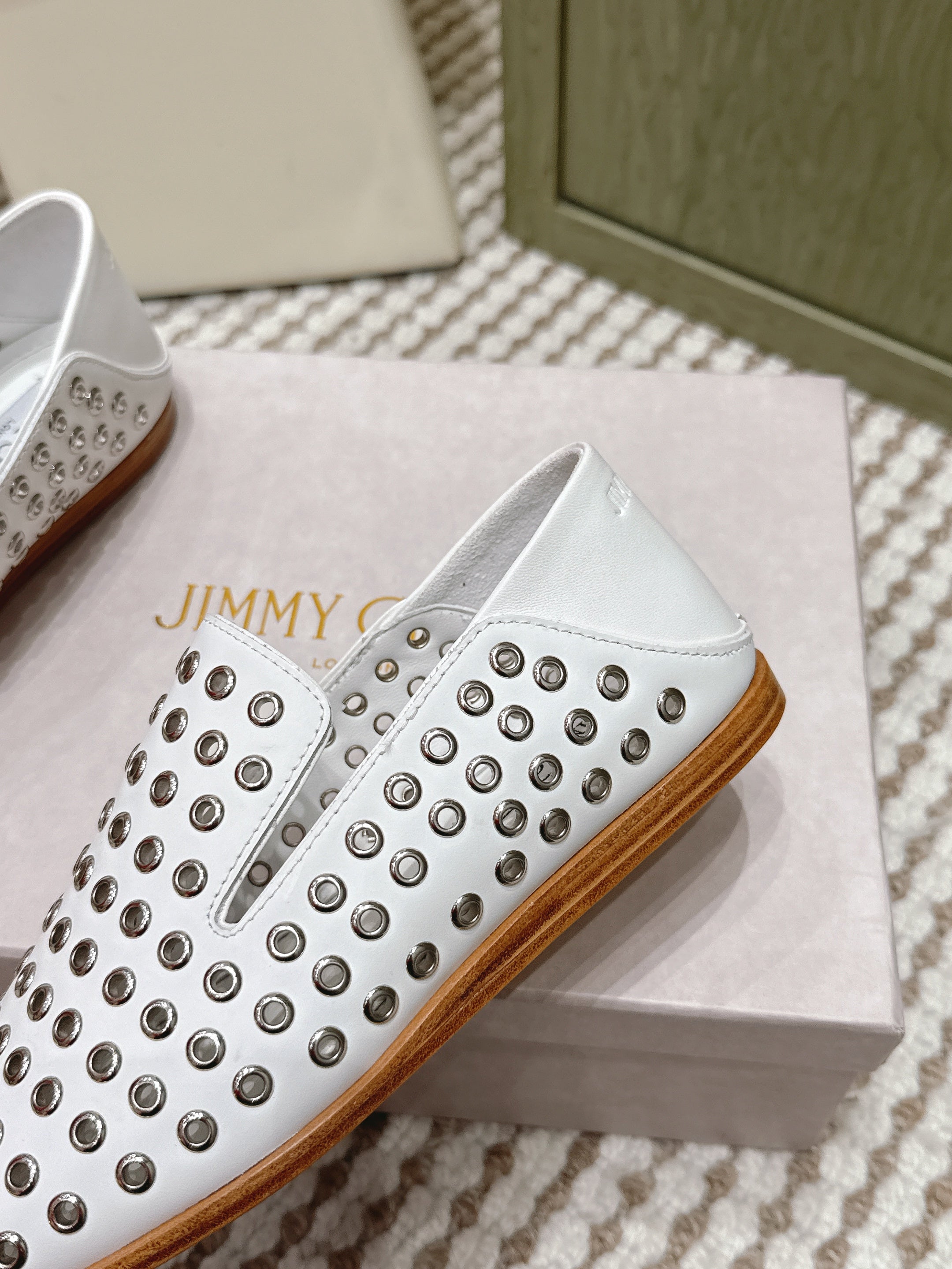 Jimmy Choo Eliot flat Slippers Metallic Eyelets White Calfskin 568493