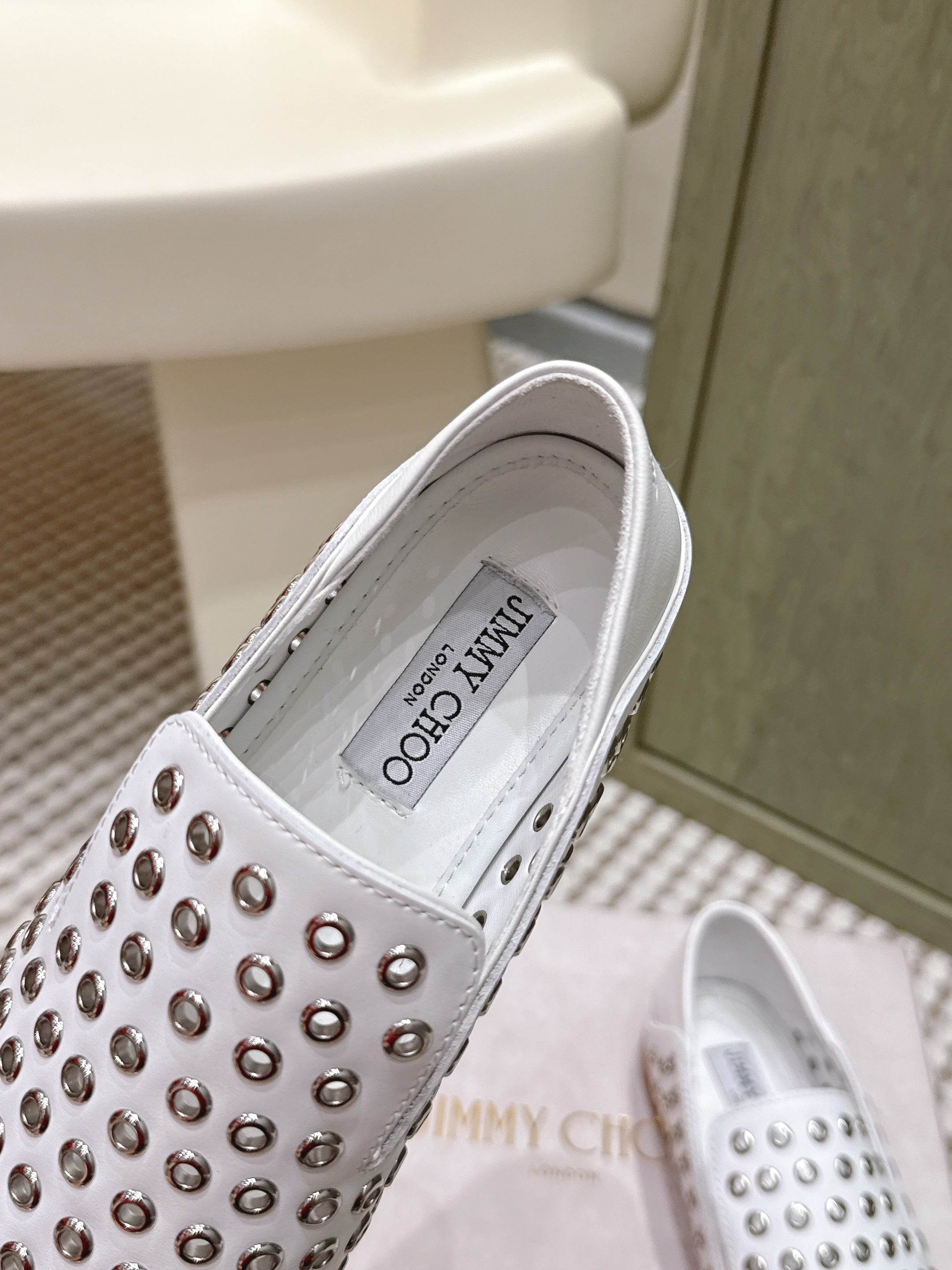 Jimmy Choo Eliot flat Slippers Metallic Eyelets White Calfskin 568493