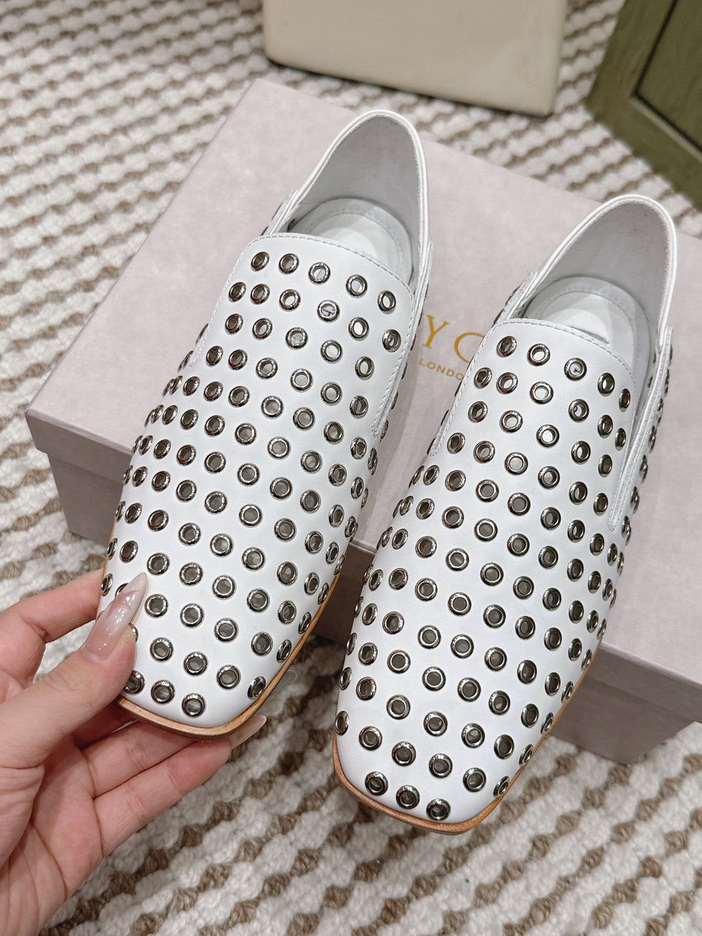 Jimmy Choo Eliot flat Slippers Metallic Eyelets White Calfskin 568493