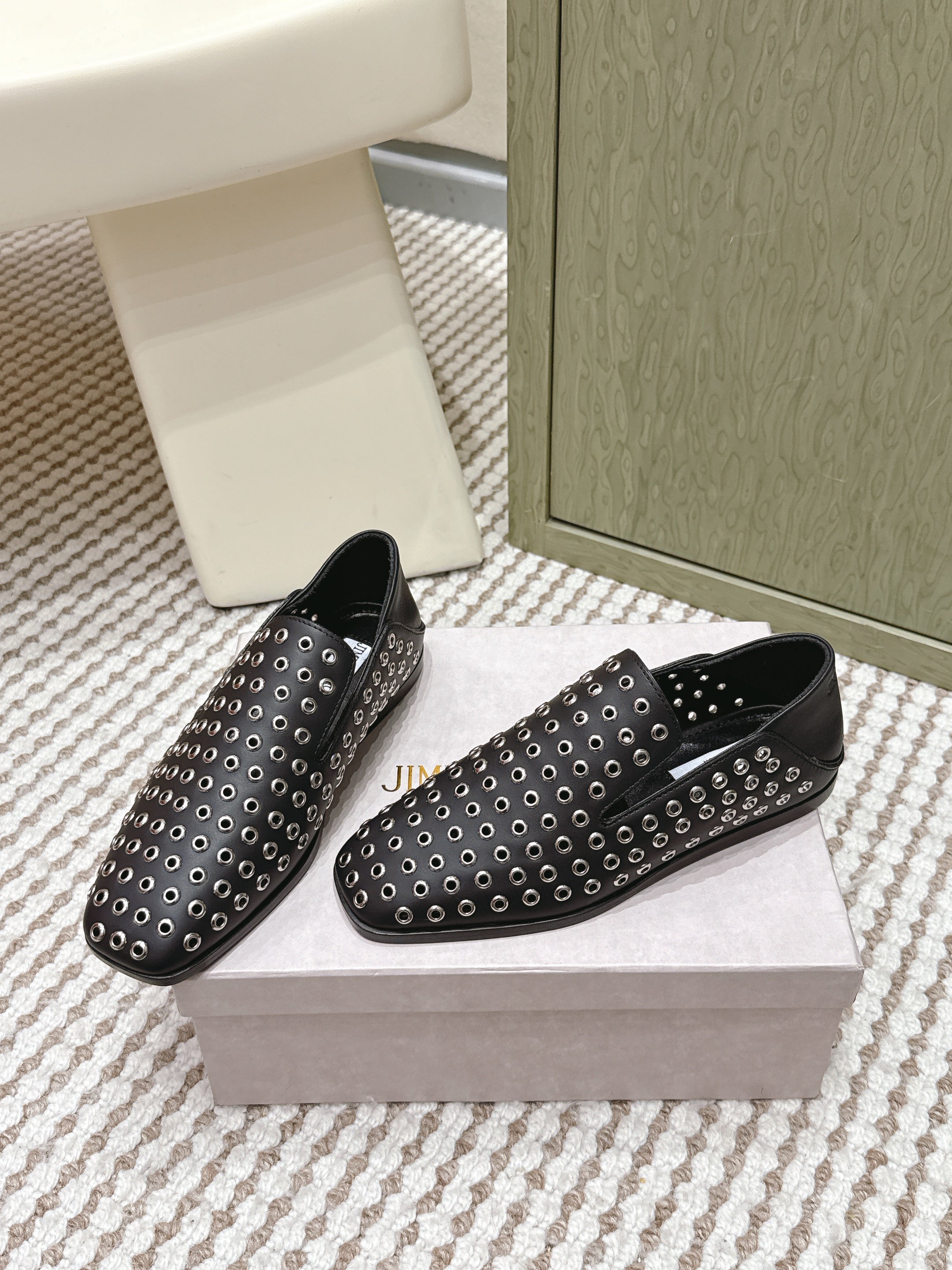 Jimmy Choo Eliot flat Slippers Metallic Eyelets Black Calfskin 568492