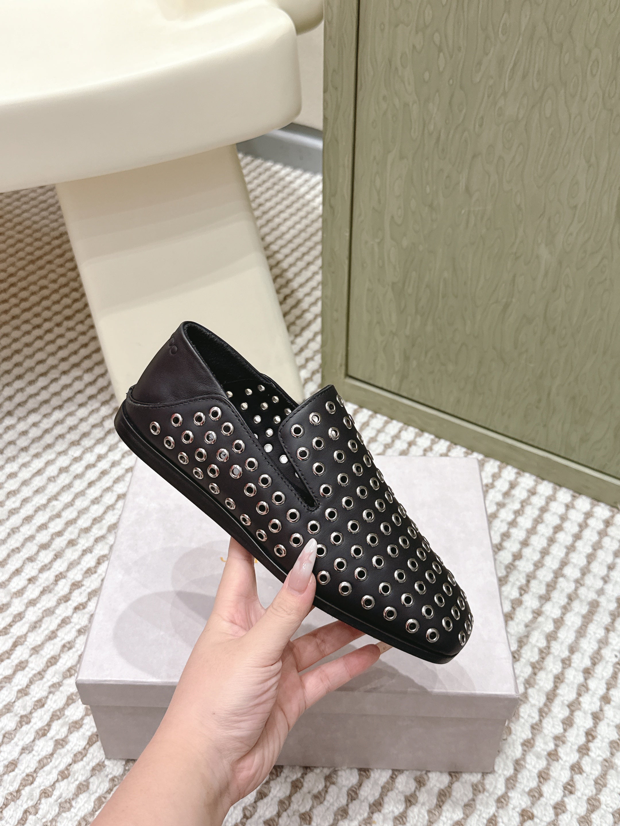 Jimmy Choo Eliot flat Slippers Metallic Eyelets Black Calfskin 568492