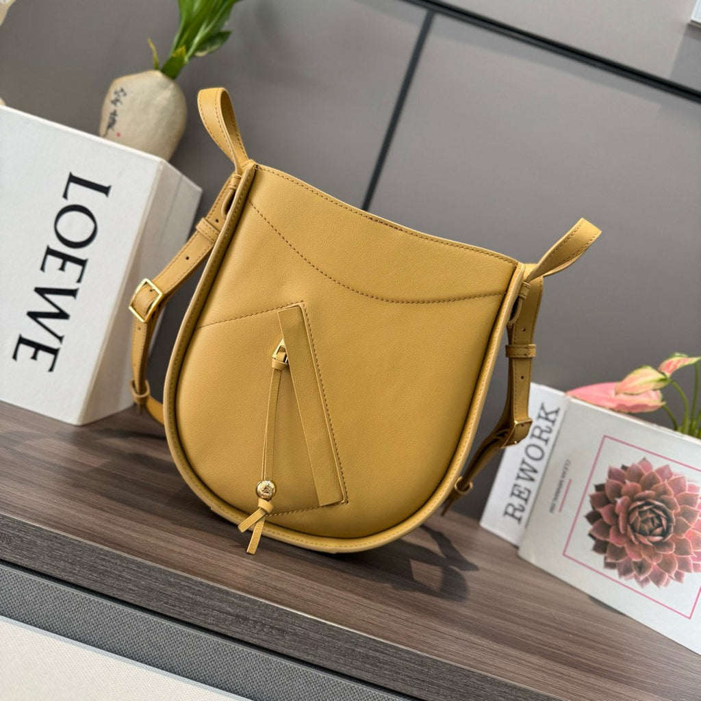 Loewe Hammock 21 Handbag in Yellow Calfskin 274140