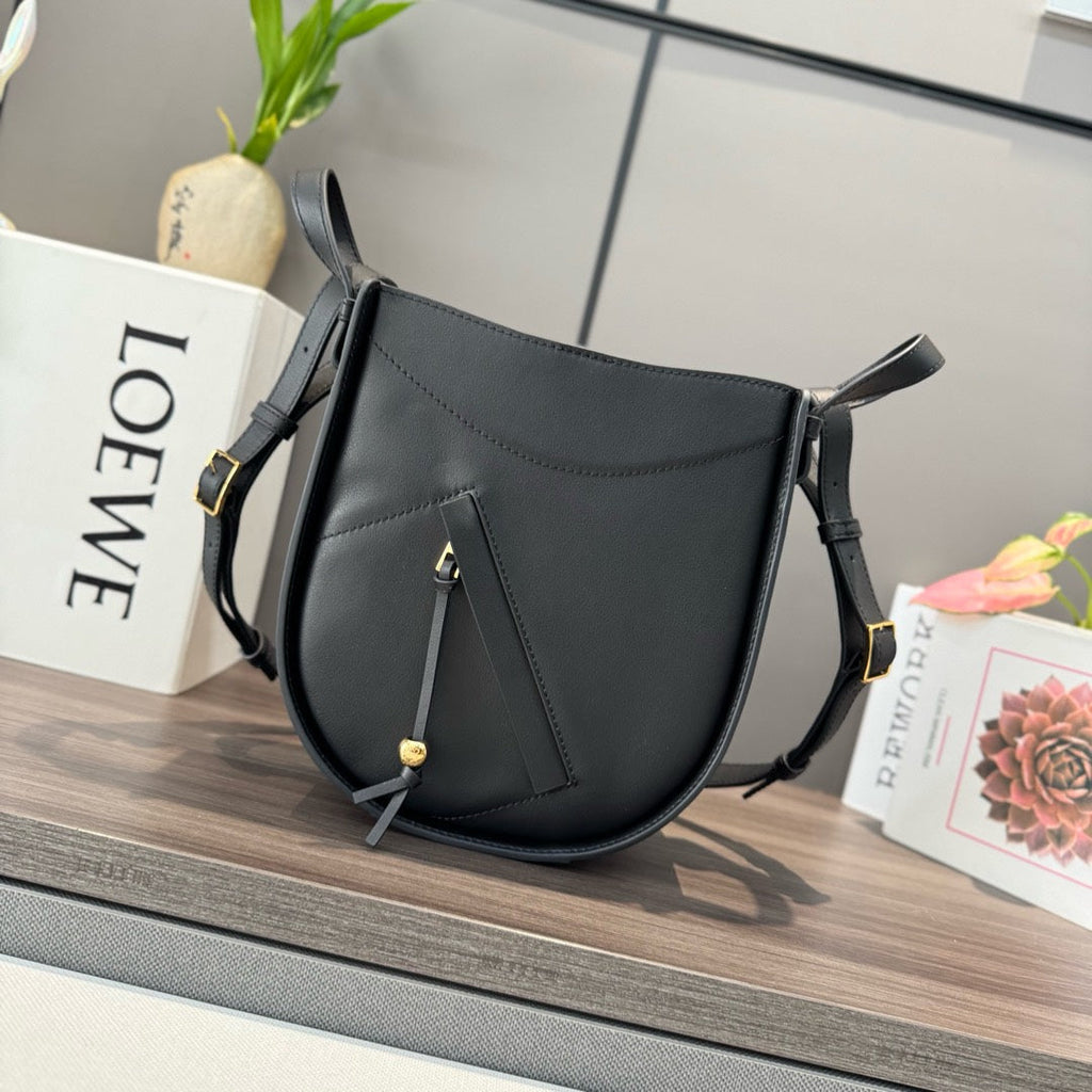 Loewe Hammock 21 Handbag in Black Calfskin 274143