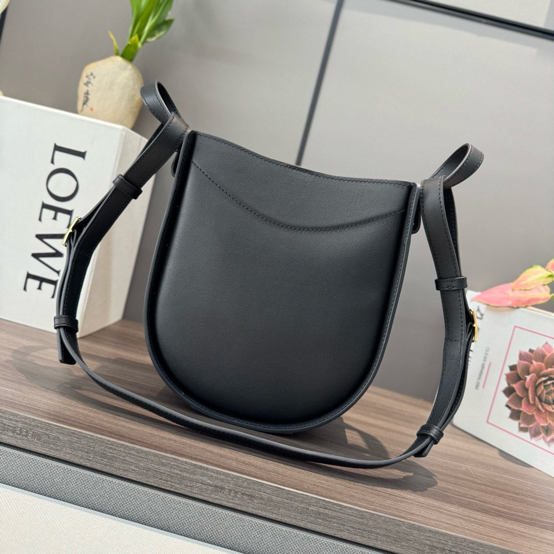 Loewe Hammock 21 Handbag in Black Calfskin 274143