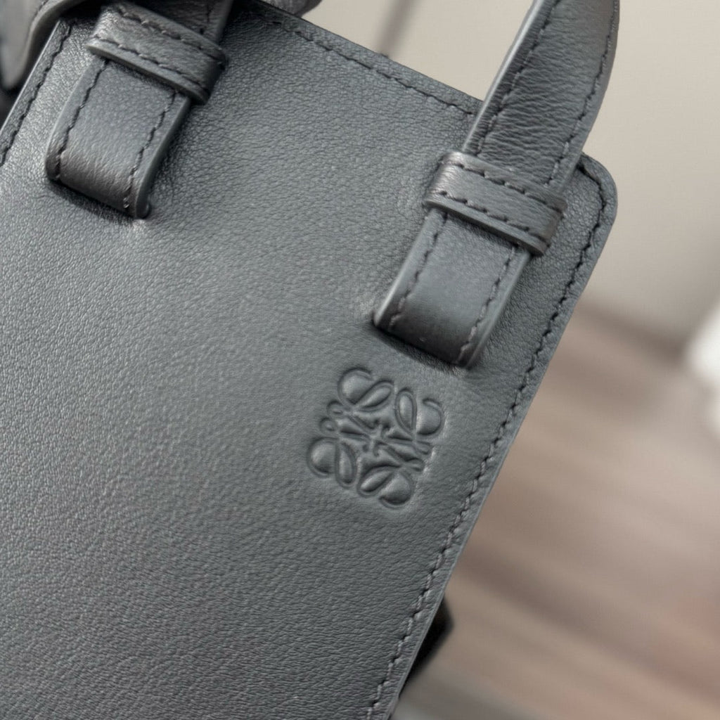 Loewe Hammock 21 Handbag in Black Calfskin 274143