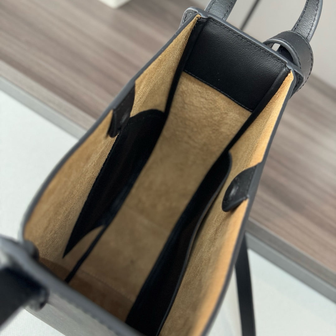 Loewe Hammock 21 Handbag in Black Calfskin 274143