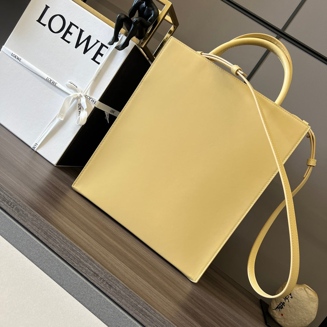 LOE Standard A5 Tote bag in Glossy Yellow Calfskin 274265
