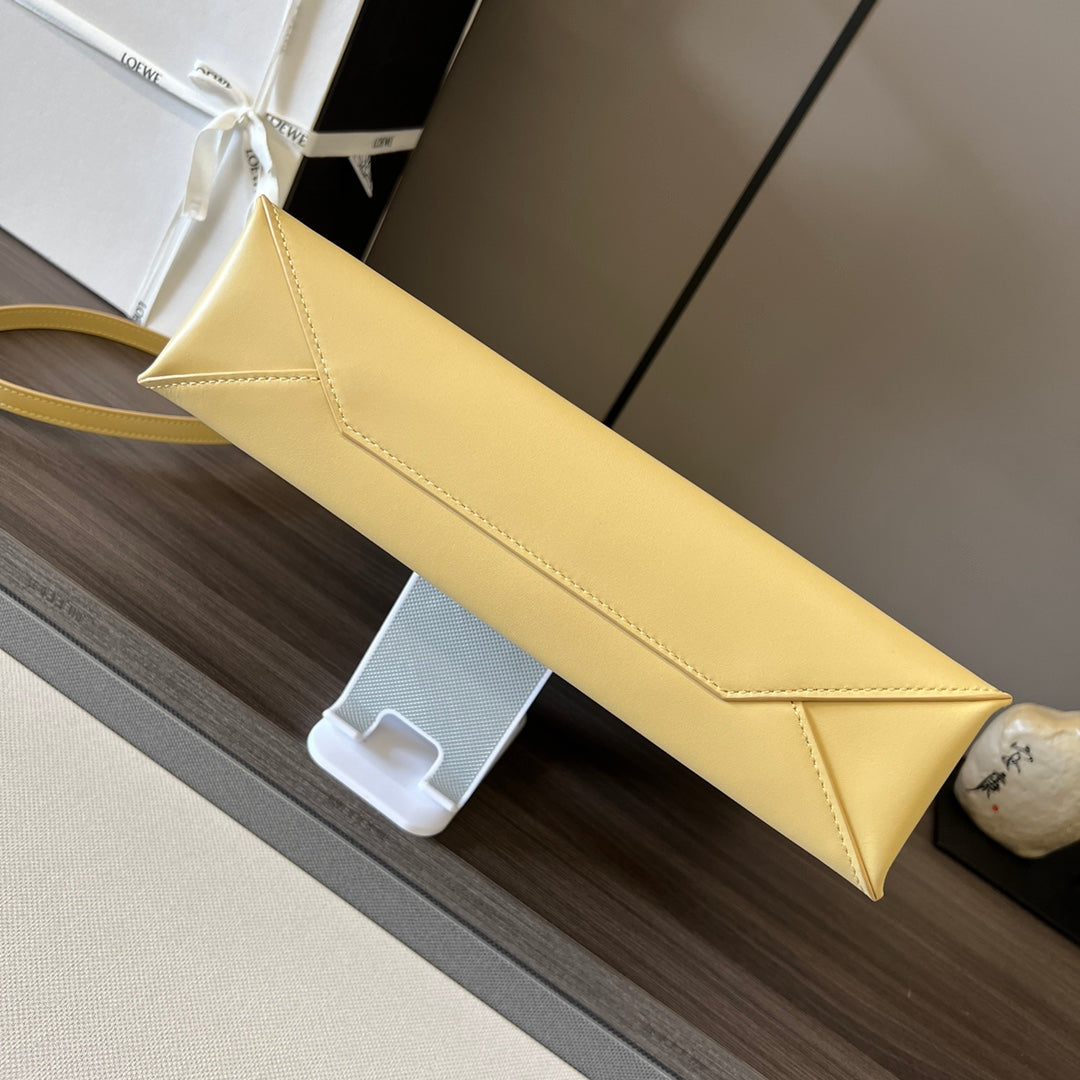 LOE Standard A5 Tote bag in Glossy Yellow Calfskin 274265