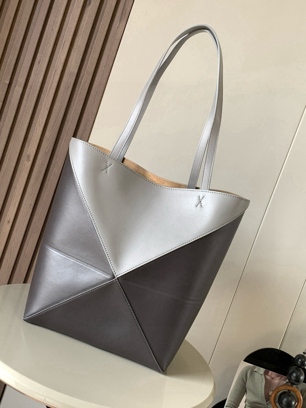 LOE 31 Medium Puzzle Fold Tote In Asphalt Grey Coffee Glossy Cowhide 274317