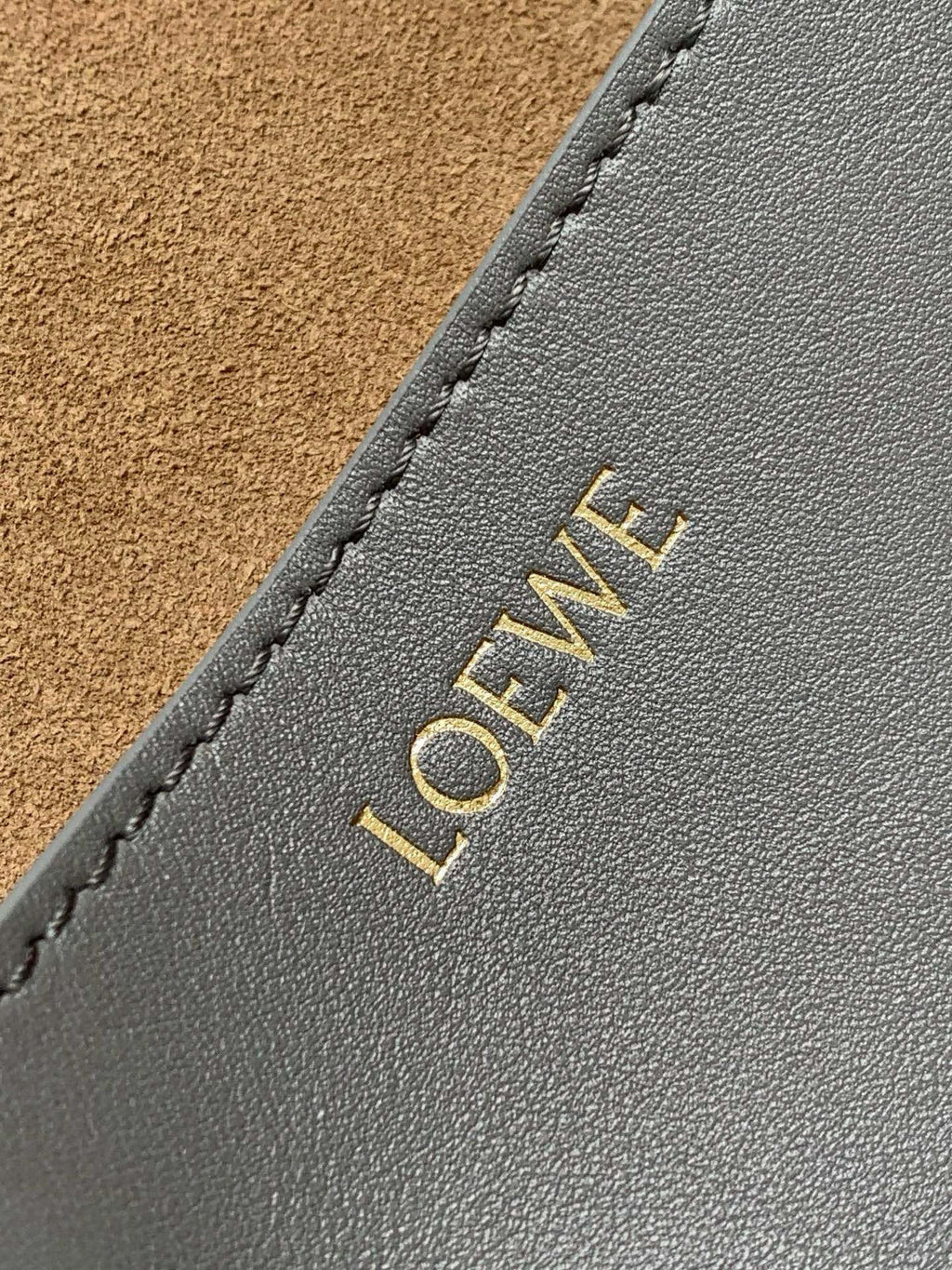 LOE 31 Medium Puzzle Fold Tote In Asphalt Grey Coffee Glossy Cowhide 274317