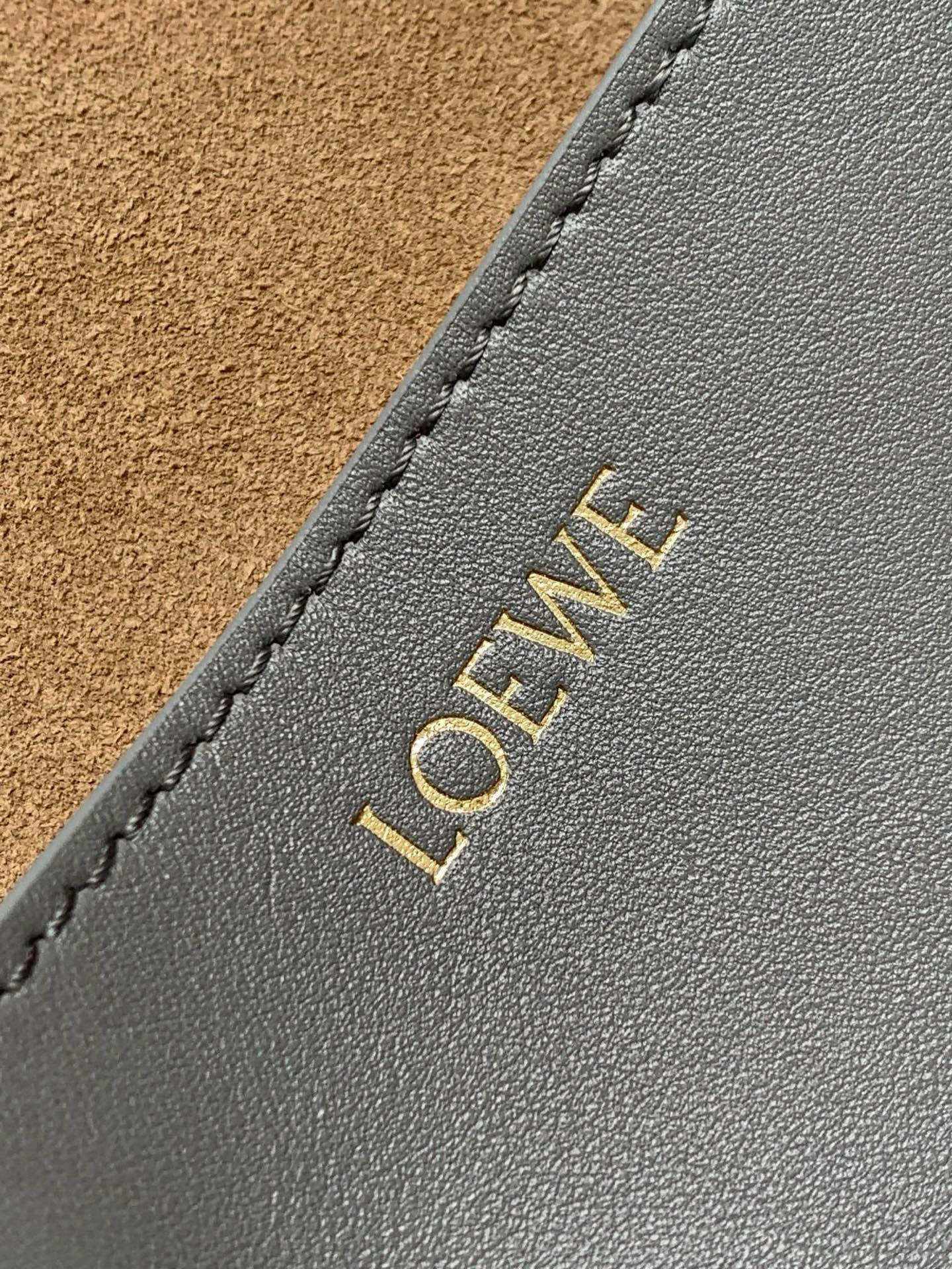 LOE 31 Medium Puzzle Fold Tote In Asphalt Grey Coffee Glossy Cowhide 274317