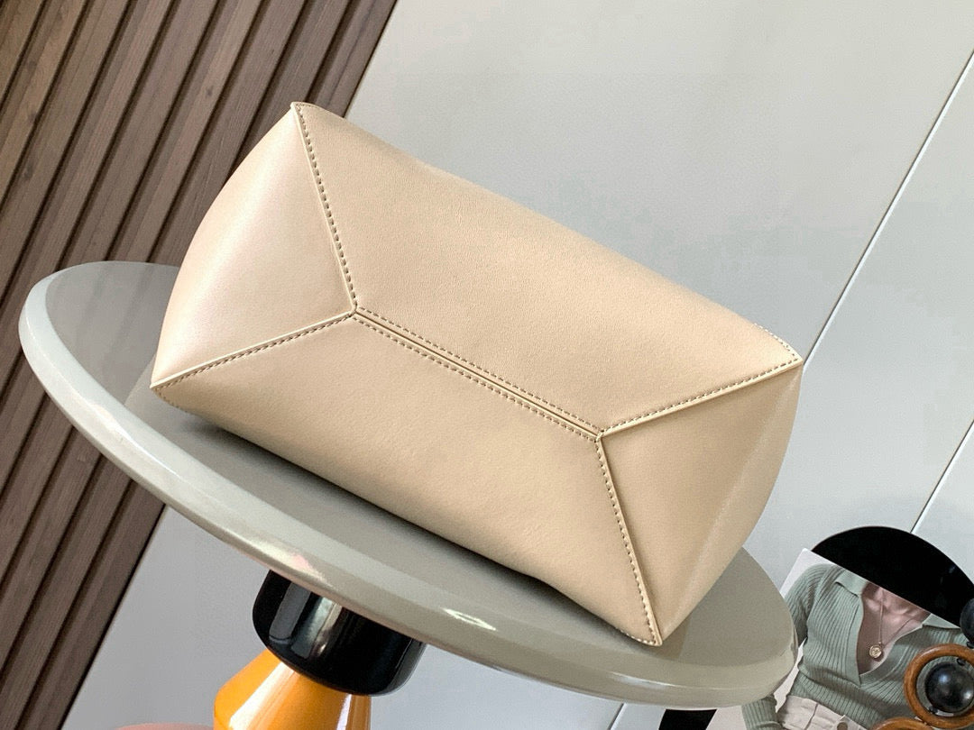 LOE 31 Medium Puzzle Fold Tote In Asphalt Beige/White Glossy Cowhide 274315