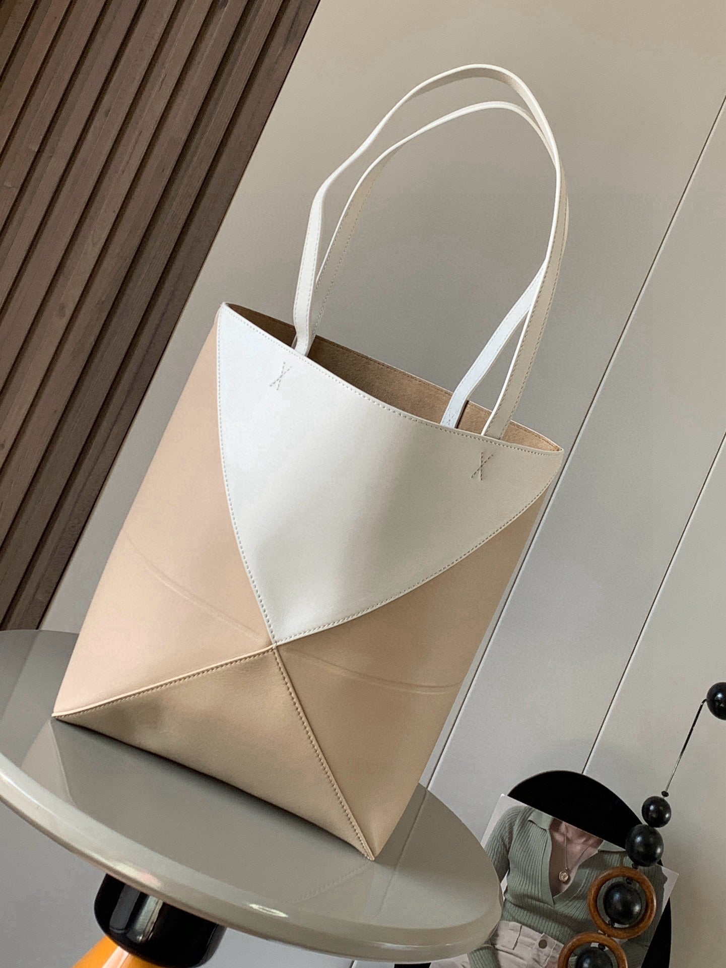 LOE 31 Medium Puzzle Fold Tote In Asphalt Beige/White Glossy Cowhide 274315