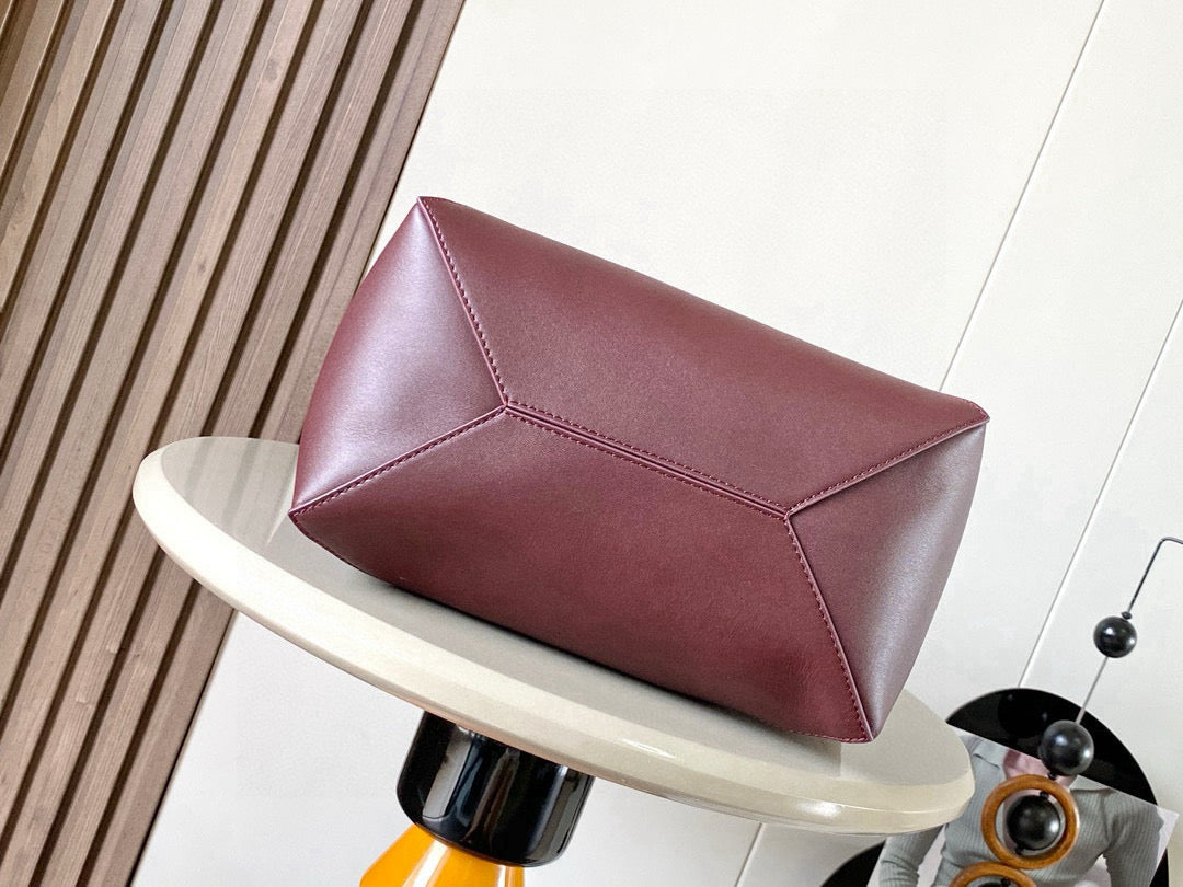 LOE 31 Medium Puzzle Fold Tote In Crimson Deep Red Glossy Cowhide 274309