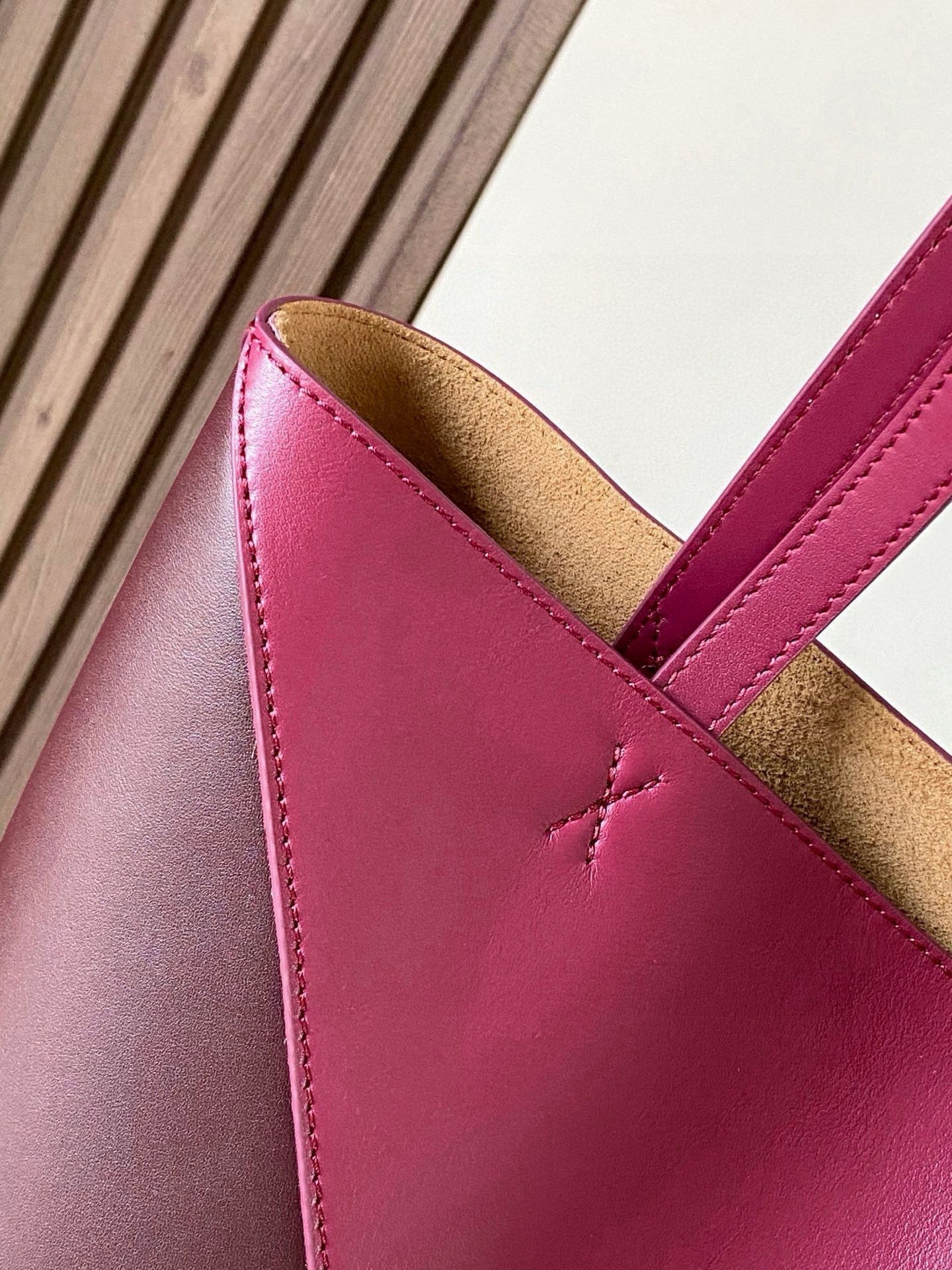 LOE 31 Medium Puzzle Fold Tote In Crimson Deep Red Glossy Cowhide 274309