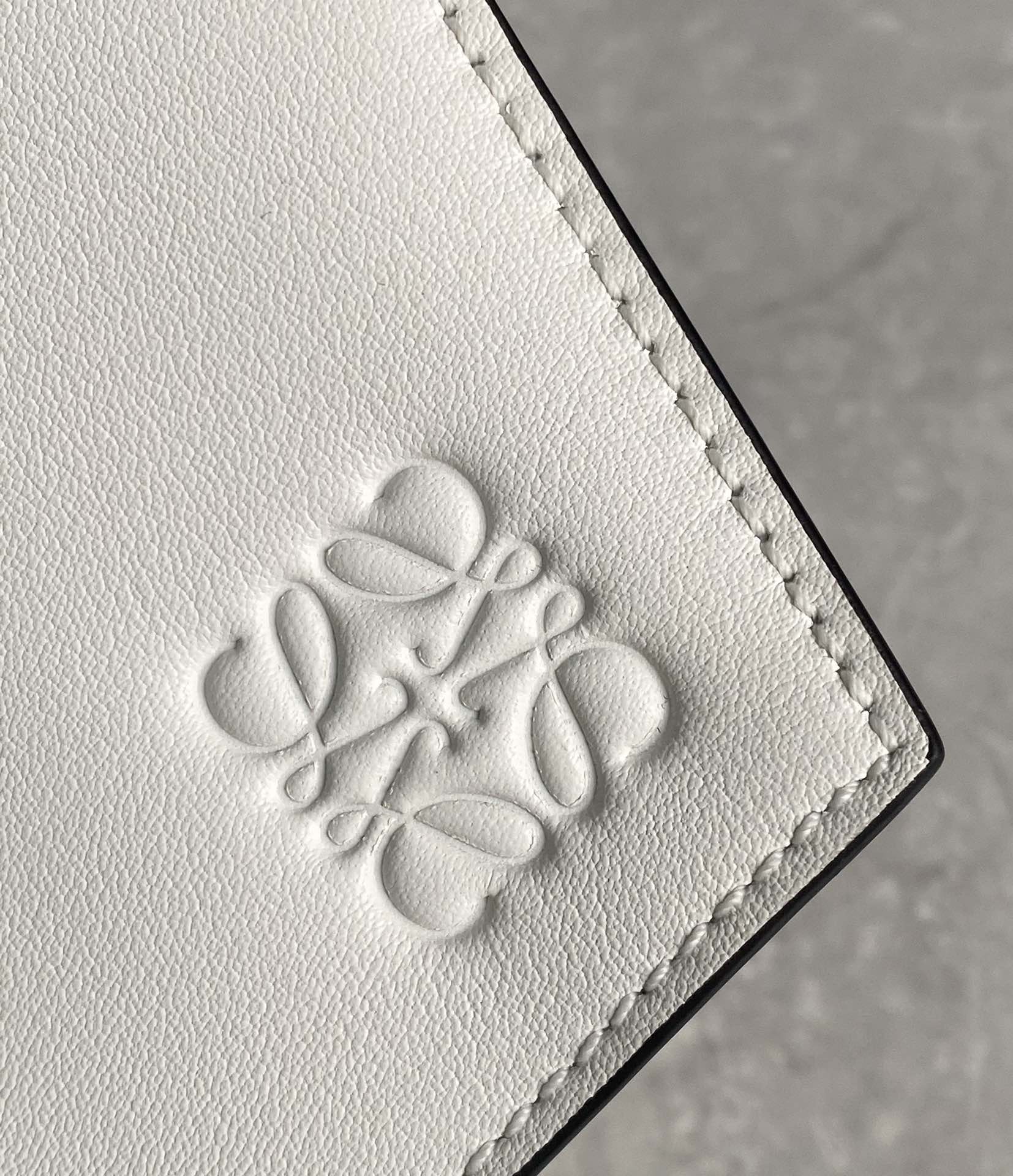 LOE Puzzle Hobo 29cm in Classic White Calfskin 274282