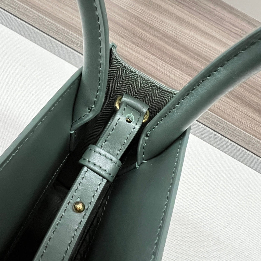 LOE Standard A5 Tote bag in Glossy Green Calfskin Leather 274271