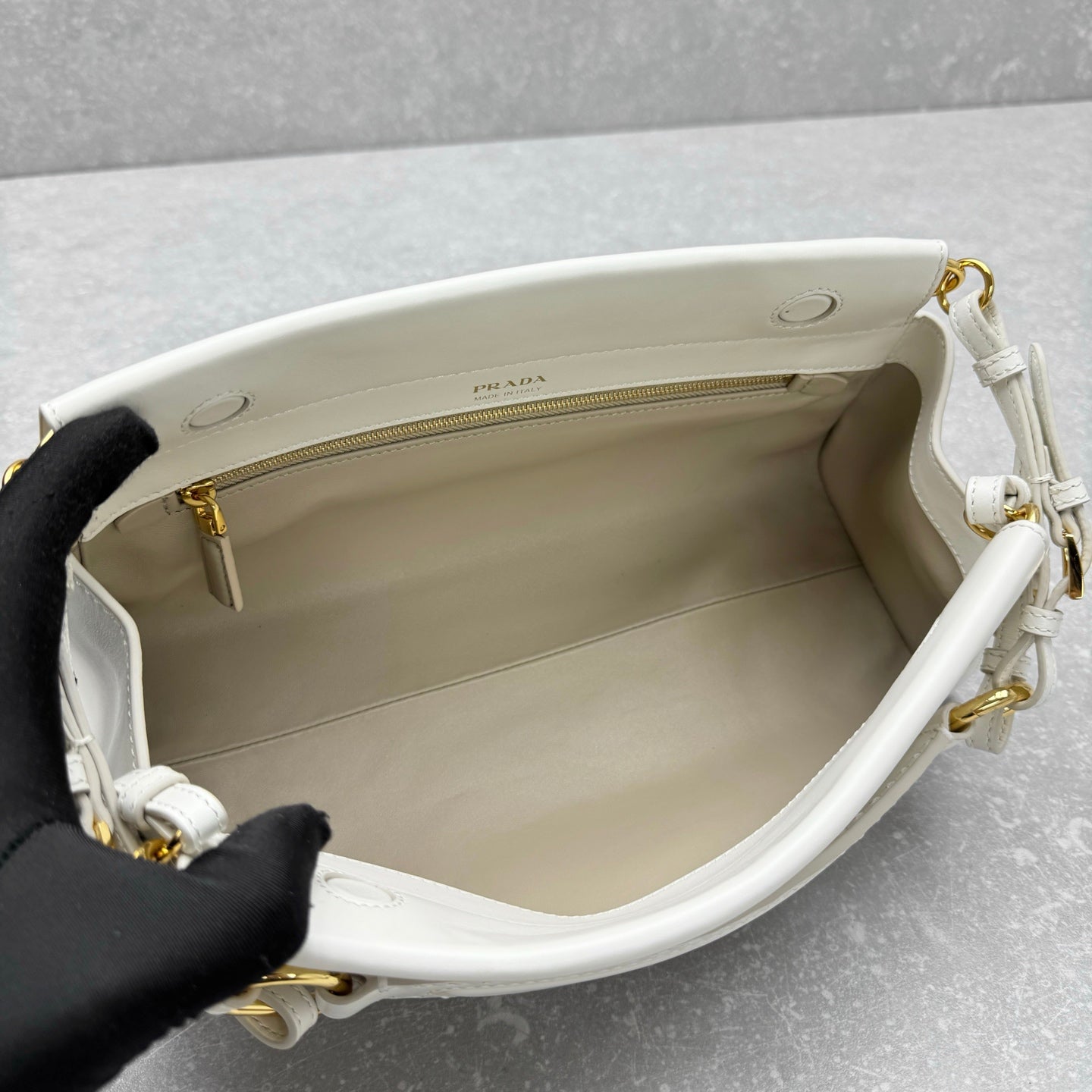 Prada Fall/Winter Runway Handbag 32 White in Cowhide