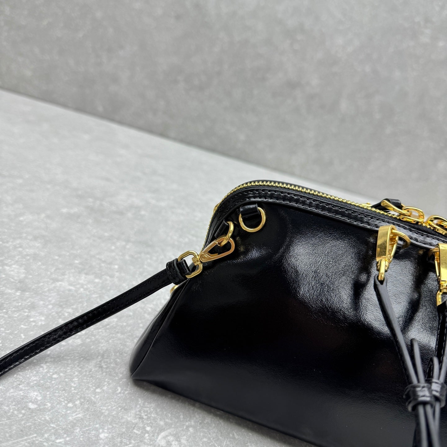 Miu McDonal Dumpling Black 24cm Bag in Oli-waxed