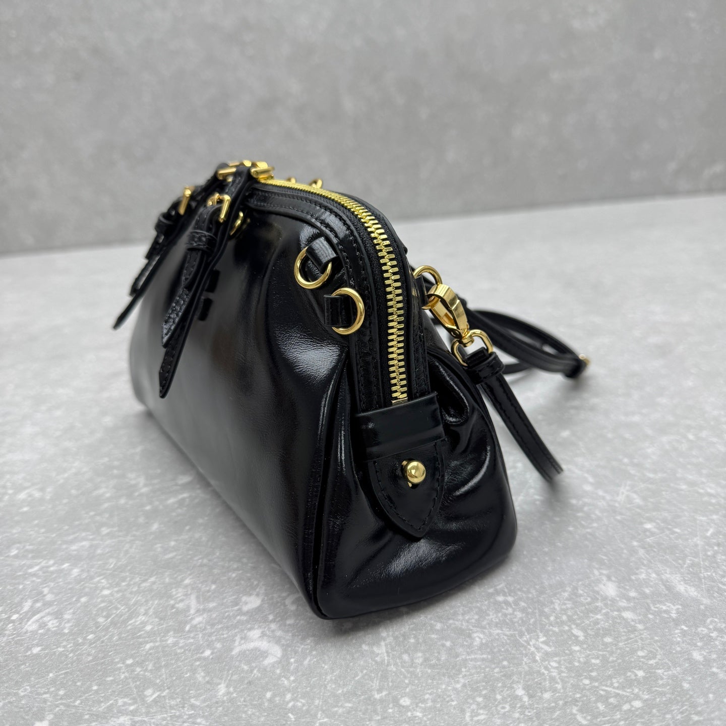 Miu McDonal Dumpling Black 24cm Bag in Oli-waxed