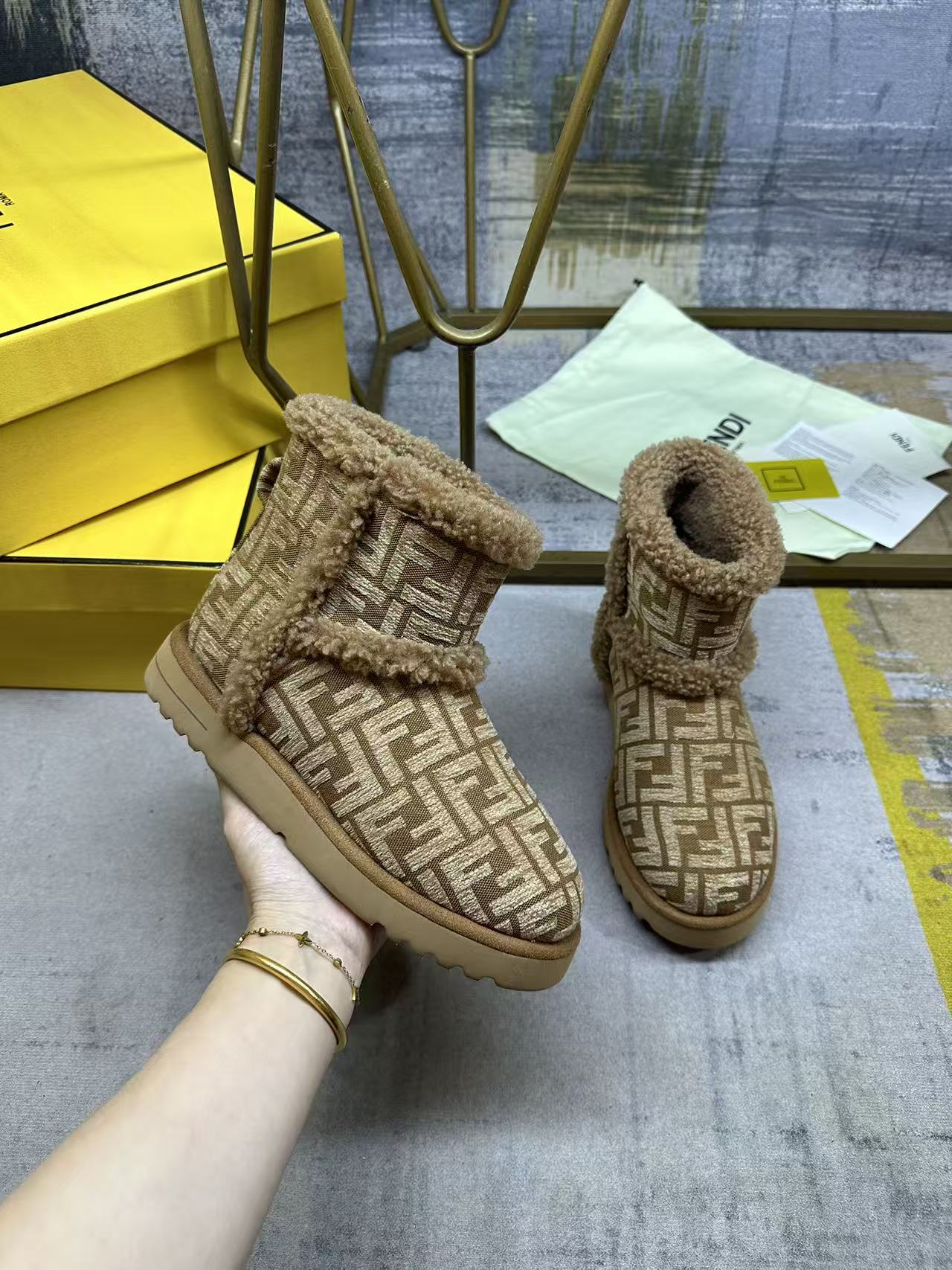 Fendi Laster Hot-Selling Snow Boots Brown  Suede 575435