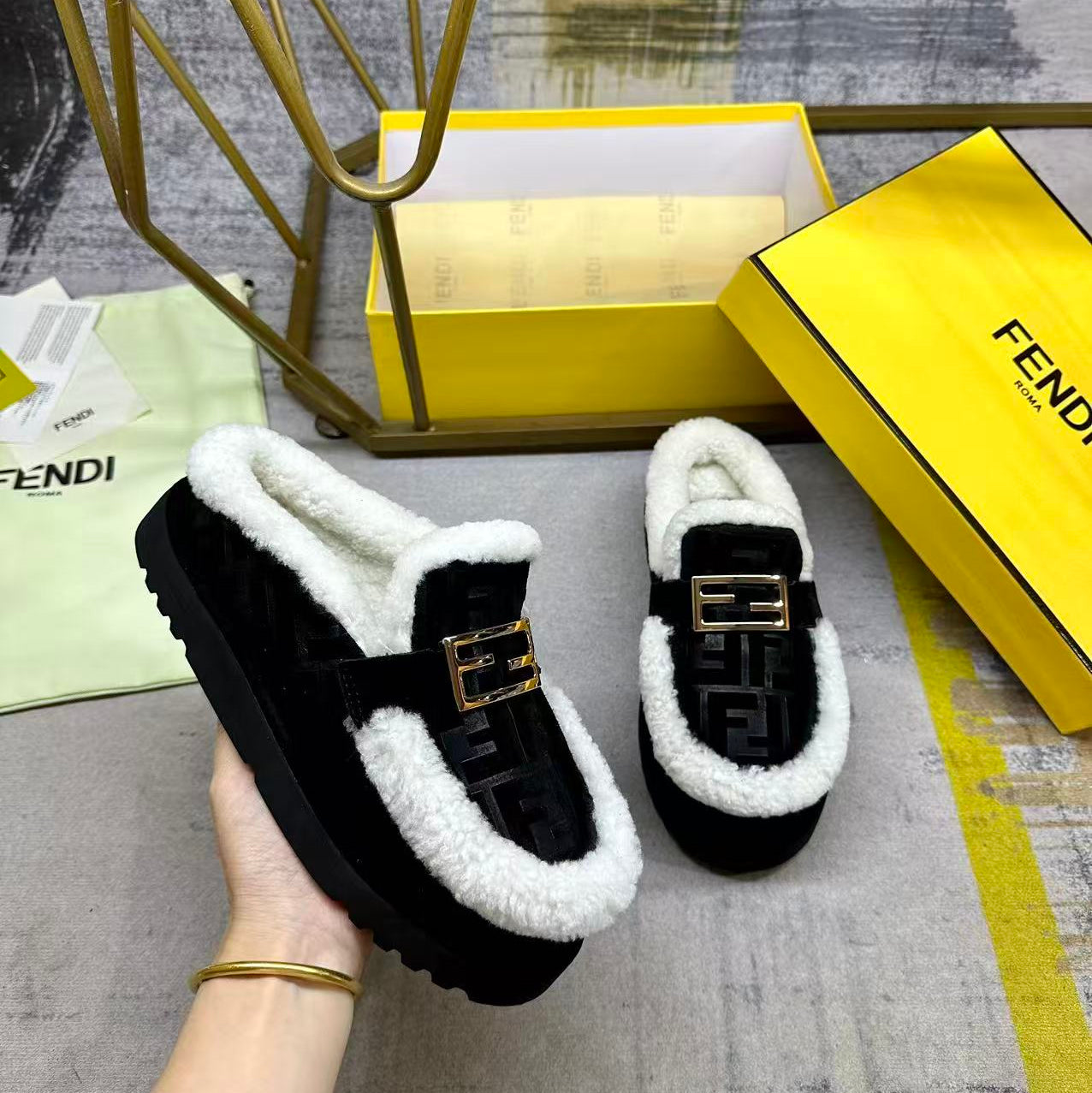 Fendi Round-toe Flat Mules Black Suede 575427