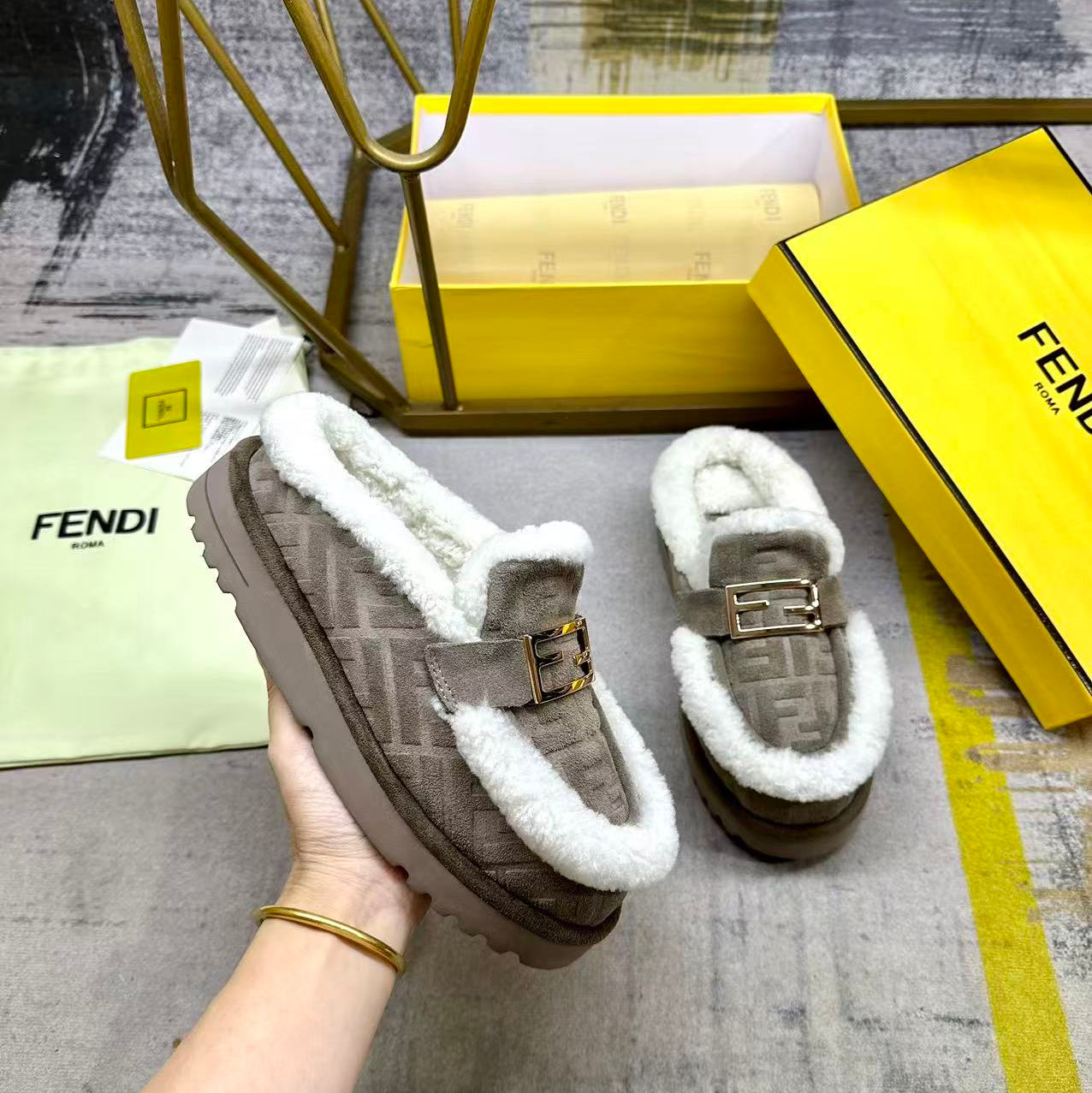 Fendi Round-toe Flat Mules Grey Suede 575426