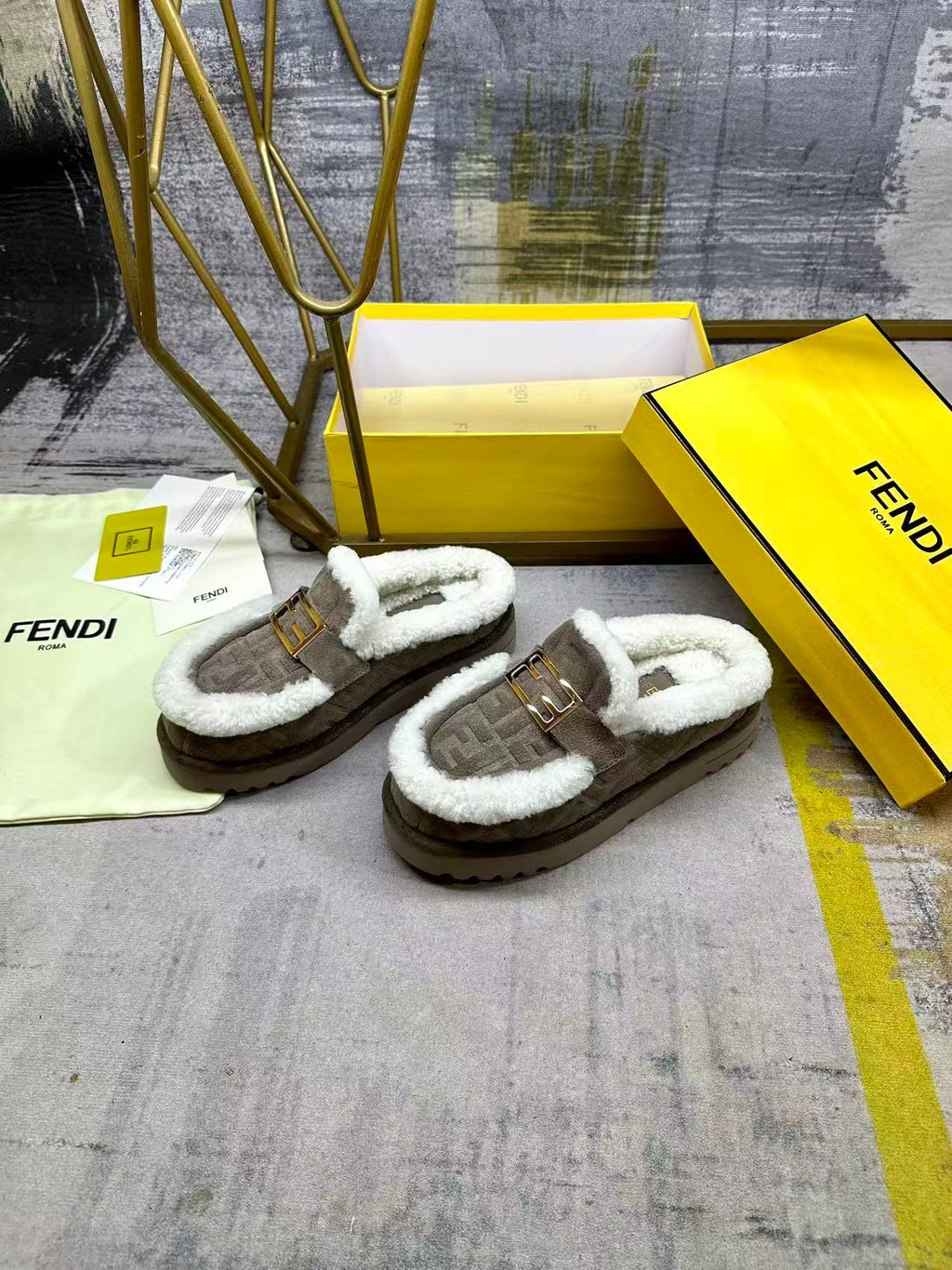 Fendi Round-toe Flat Mules Grey Suede 575426