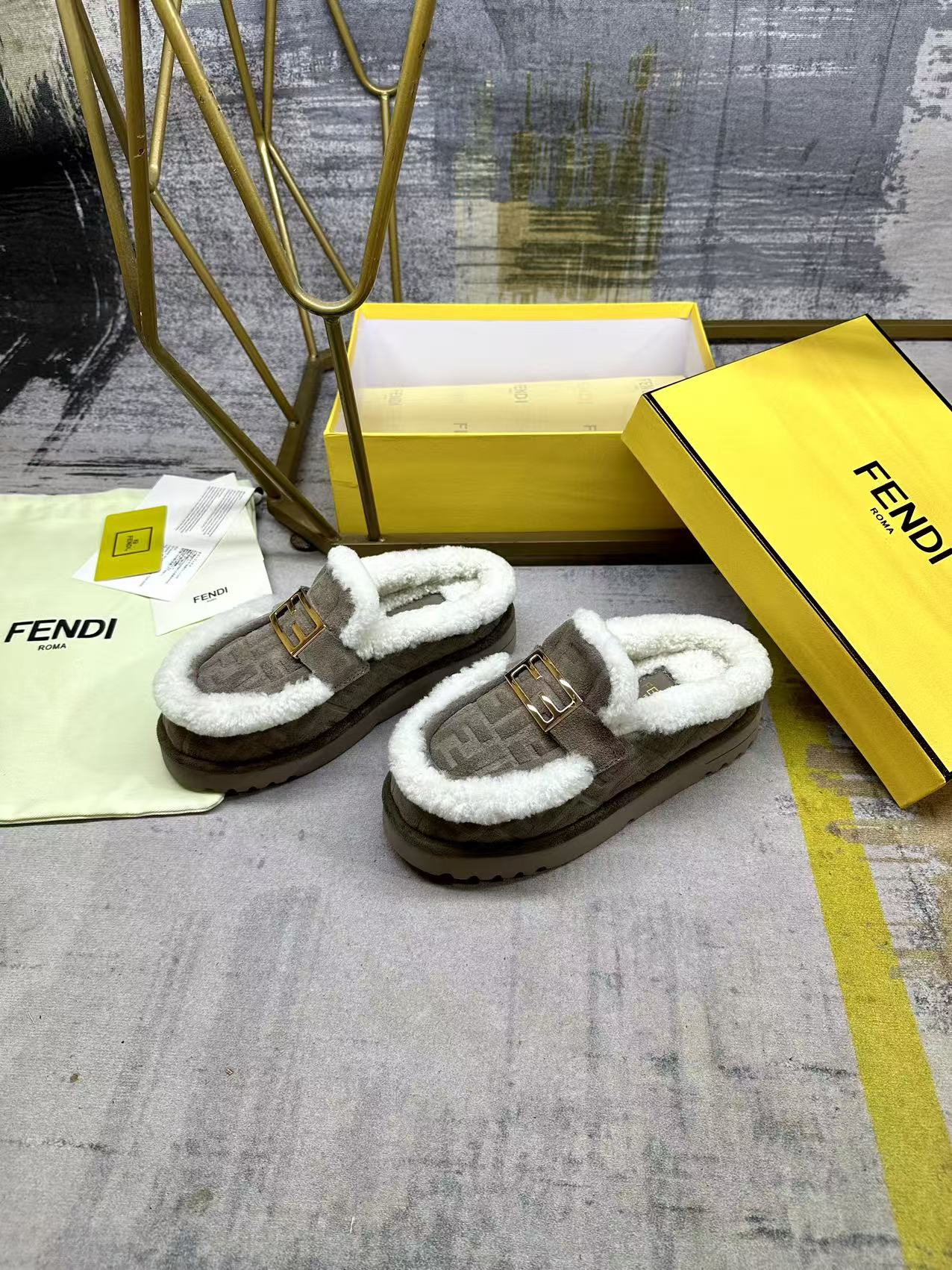 Fendi Round-toe Flat Mules Grey Suede 575426