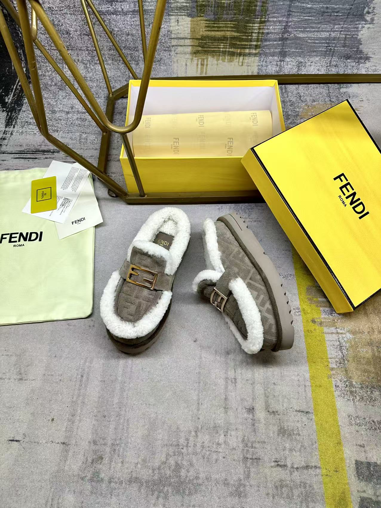 Fendi Round-toe Flat Mules Grey Suede 575426