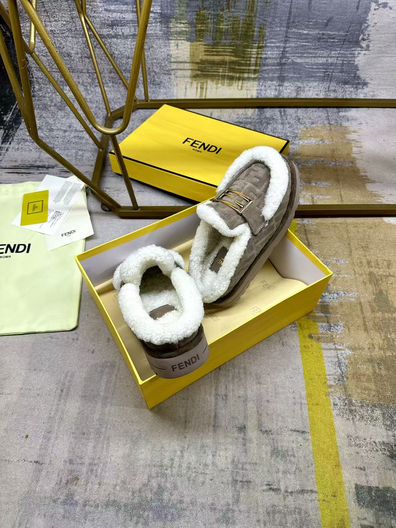 Fendi Round-toe Flat Mules Grey Suede 575426