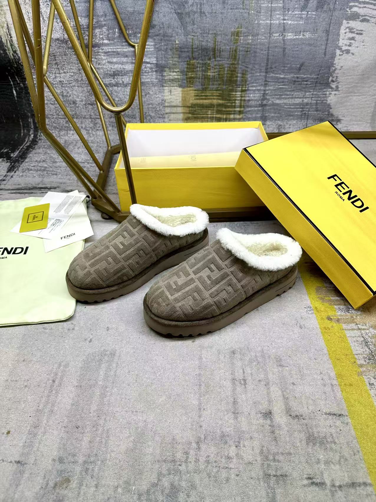 Fendi Round-toe Flat Loafer Grey Suede 575425