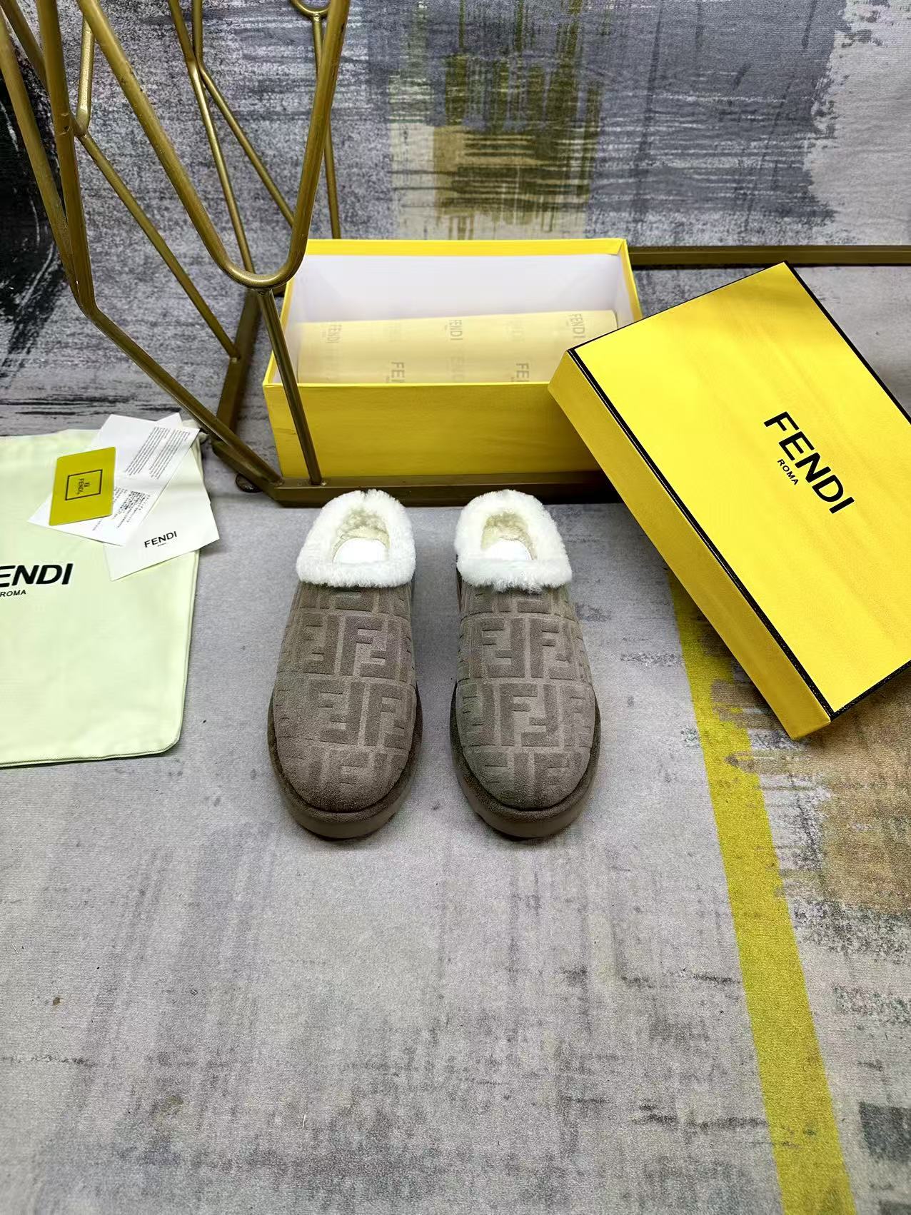 Fendi Round-toe Flat Loafer Grey Suede 575425