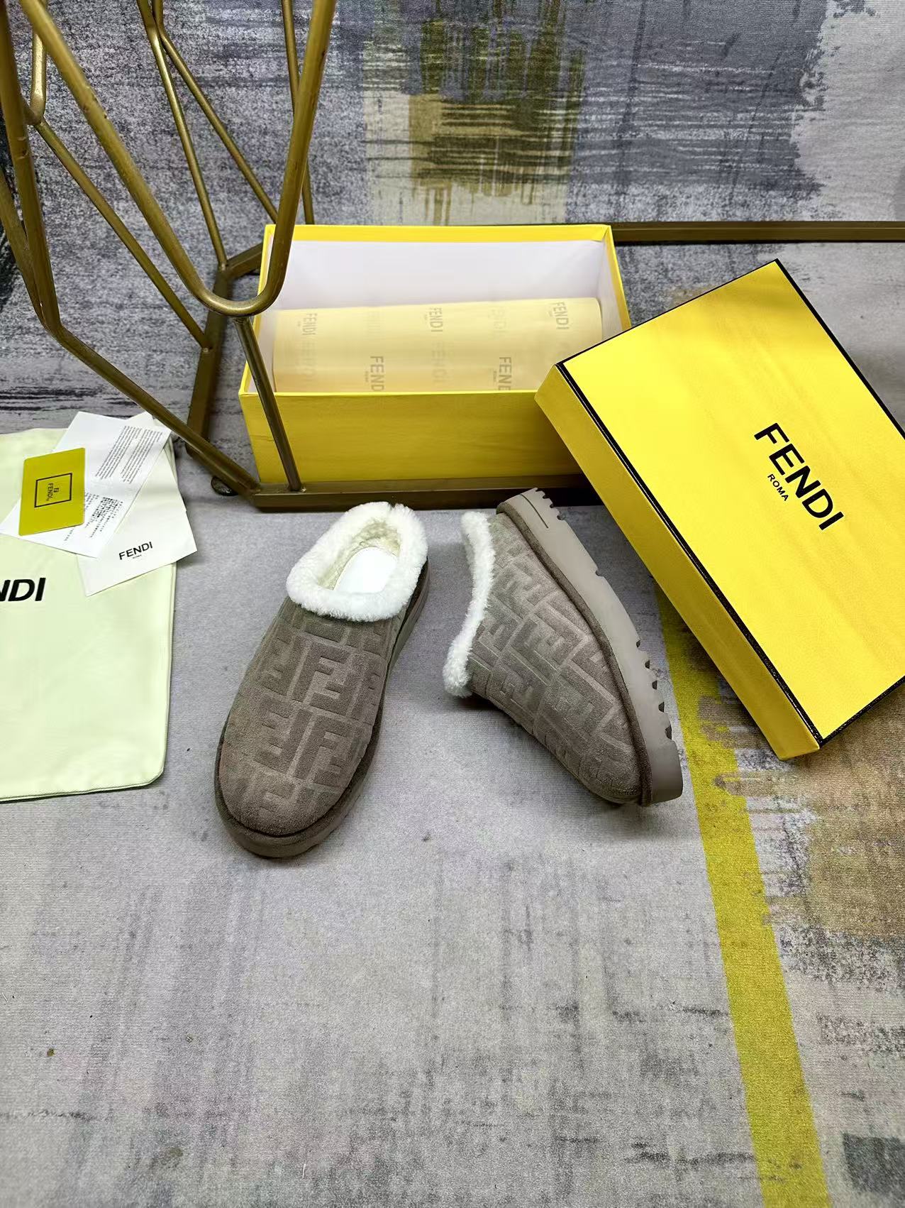 Fendi Round-toe Flat Loafer Grey Suede 575425