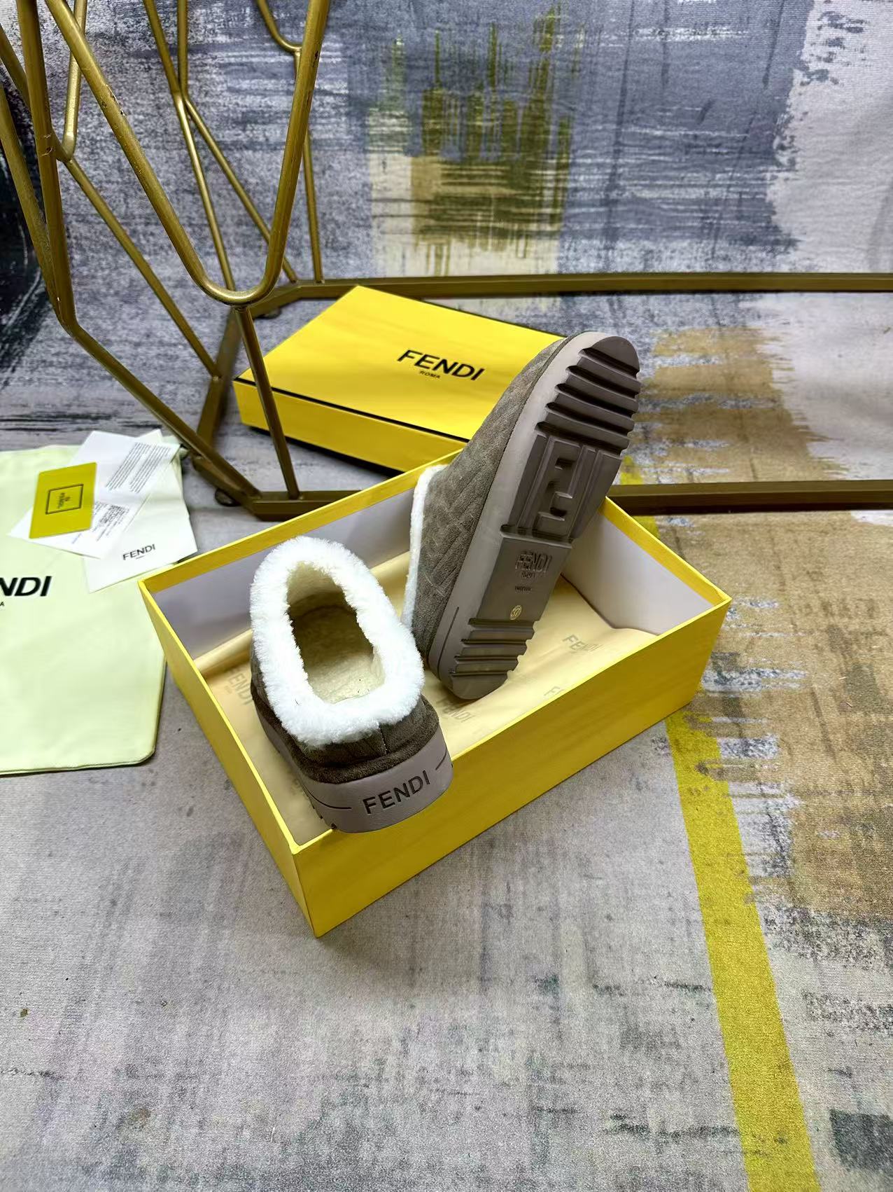 Fendi Round-toe Flat Loafer Grey Suede 575425